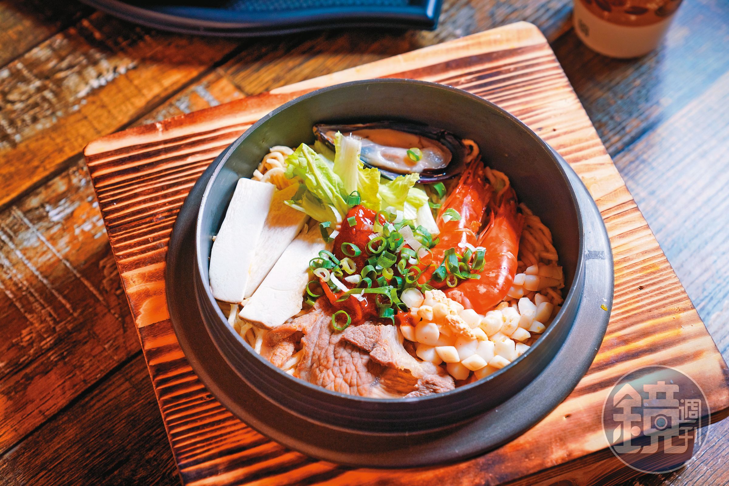 新品牌十二太極主打翁暐鈞的創業代表作「鍋燒意麵」。（139元／份）