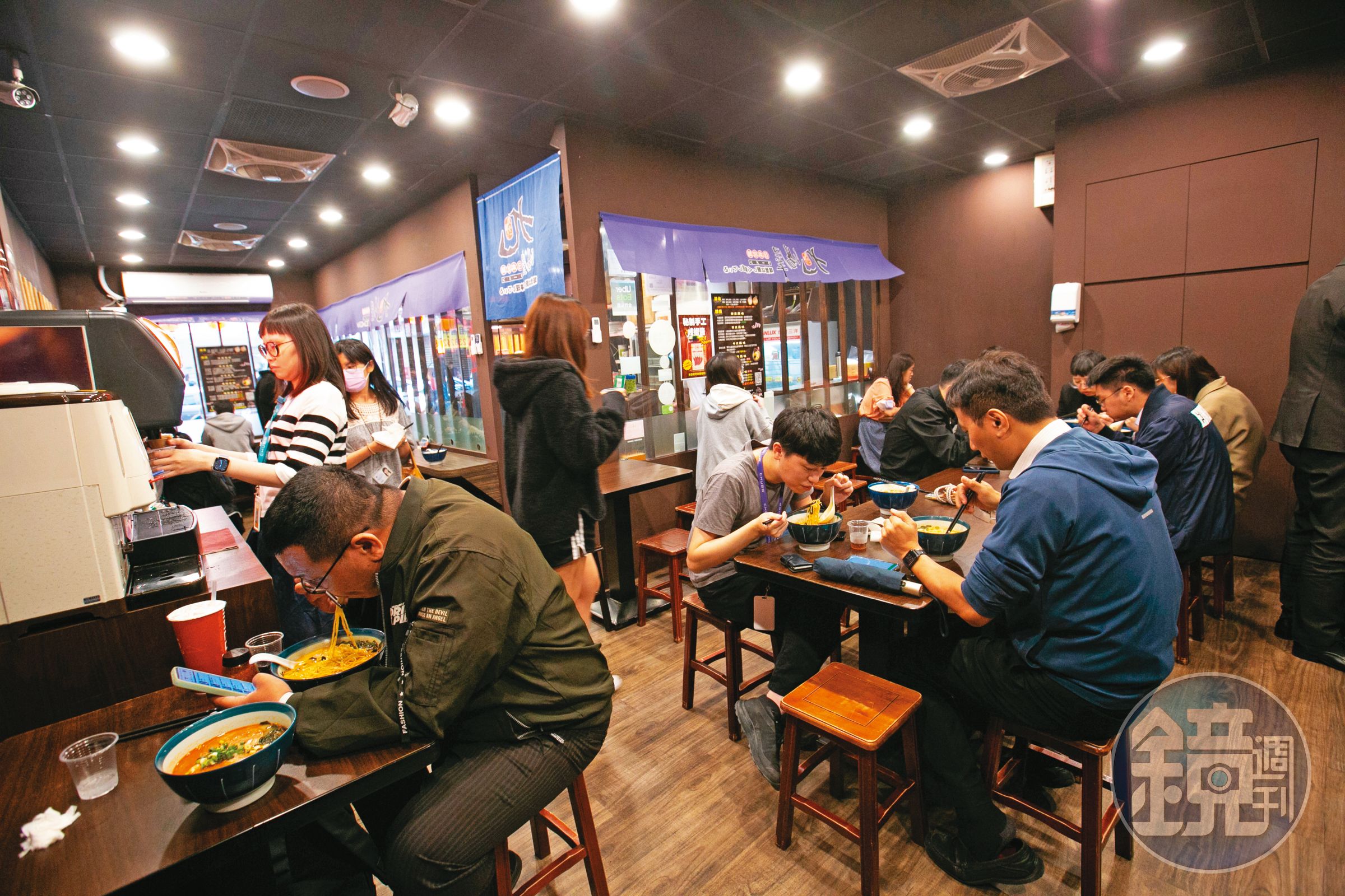 九湯屋的店面沒有高級裝潢，這是它在平價市場的生存之道。