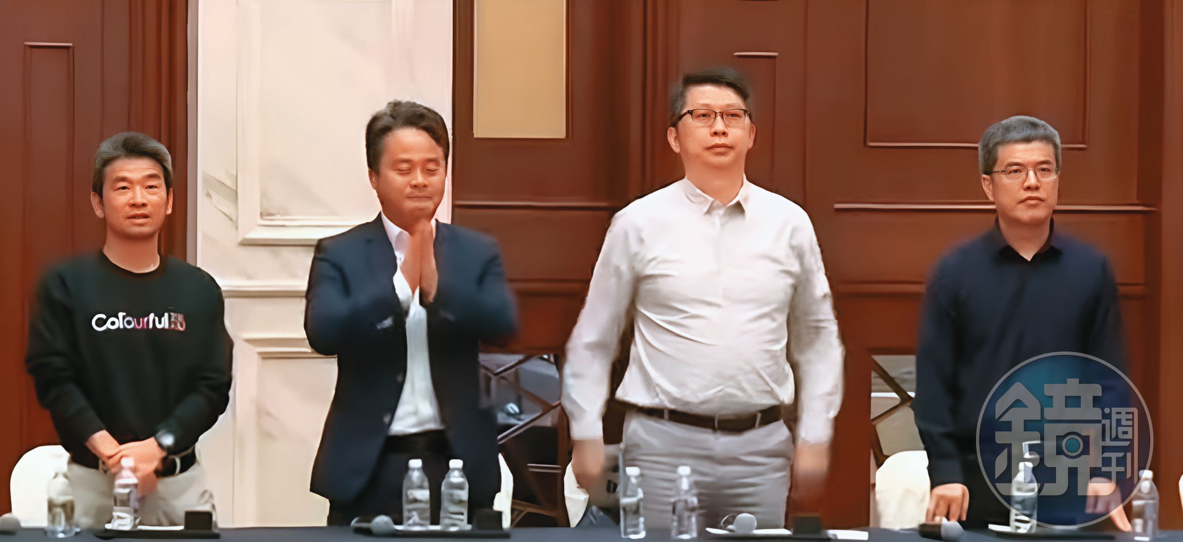 哲庫從聯發科高薪挖角前共同營運長朱尚祖(左3)和前無線通訊部總經理李宗霖(左1),擔任執行長和營運長。(翻攝自《鏡新聞》)