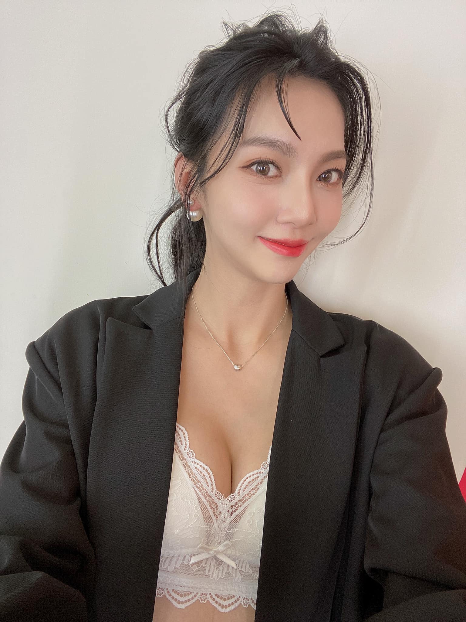 陳緗妮（莉婭）當年介入謝和弦和Keanna的婚姻，曾引發不少口水戰。（翻攝自莉婭臉書）