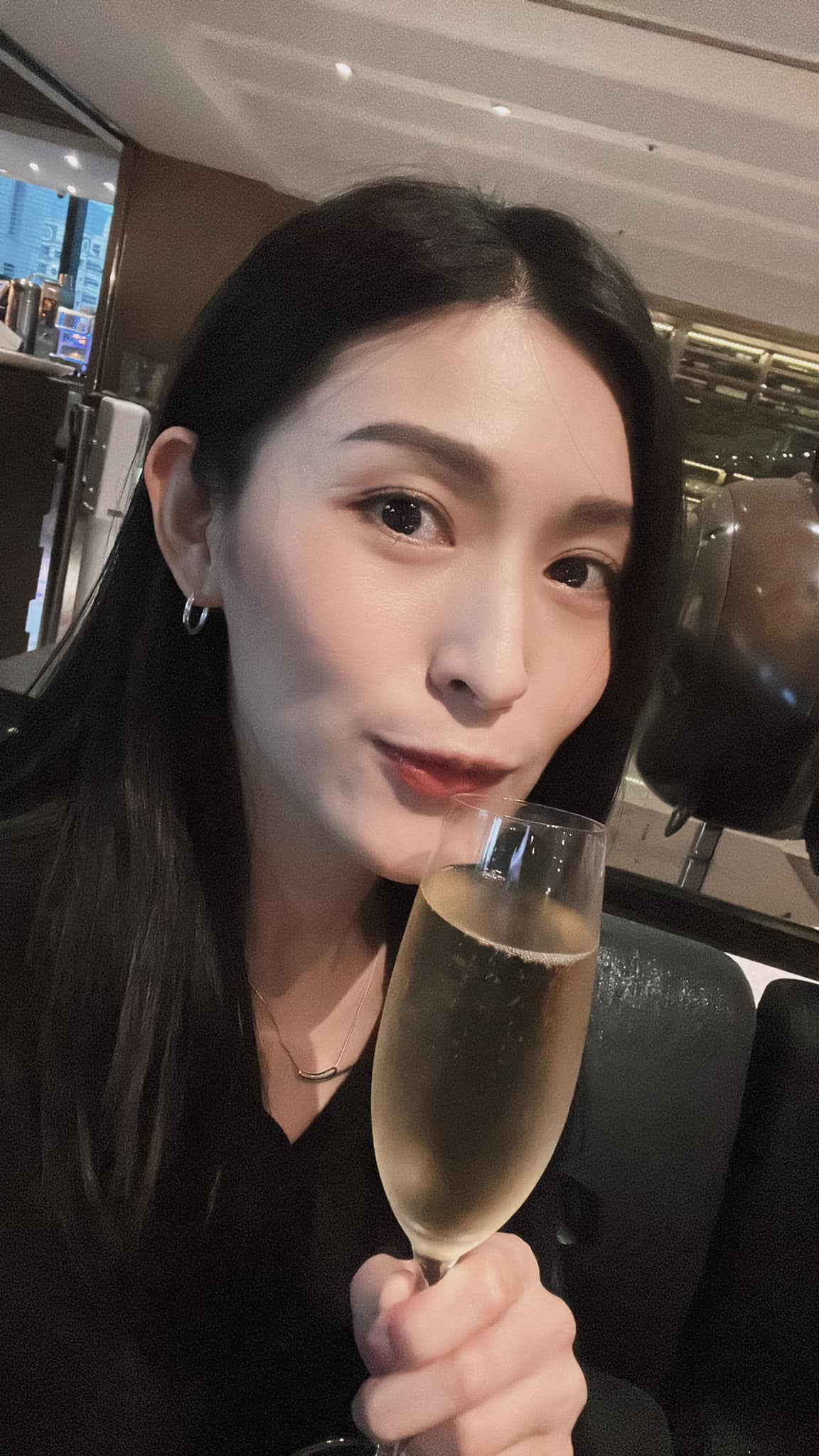 管罄當了一陣子小三，如今總算成為倪太太。（翻攝自管罄臉書）