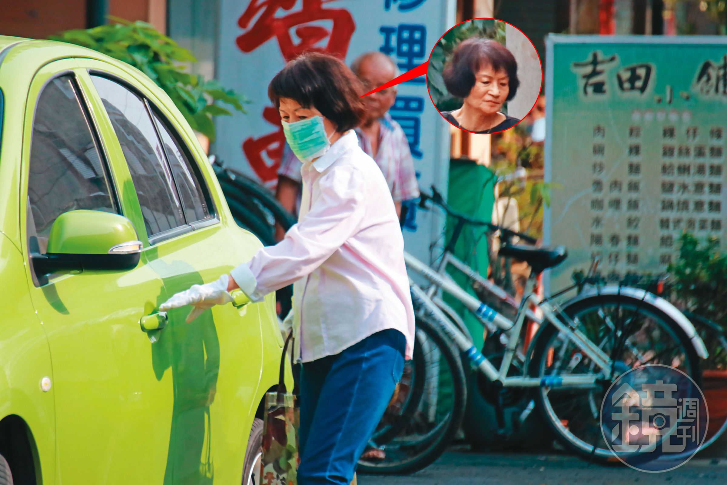 趙璟熒長期住在議員研究室引起地方議論。4月11日下午4點，本刊直擊她開著March外出購物，畫面可看出她連開車都戴手套，很注重保養。