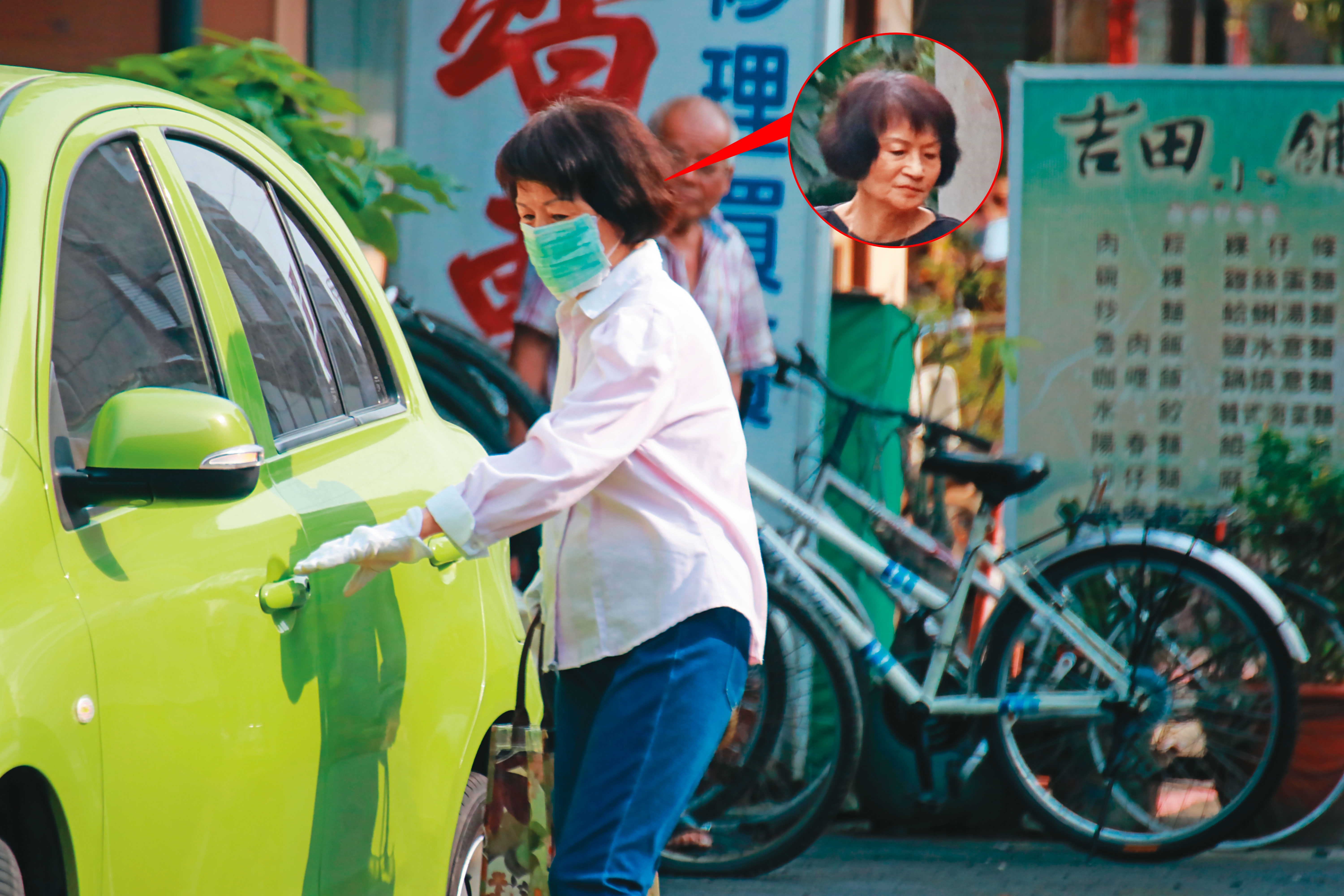 趙璟熒長期住在議員研究室引起地方議論。4月11日下午4點，本刊直擊她開著March外出購物，畫面可看出她連開車都戴手套，很注重保養。