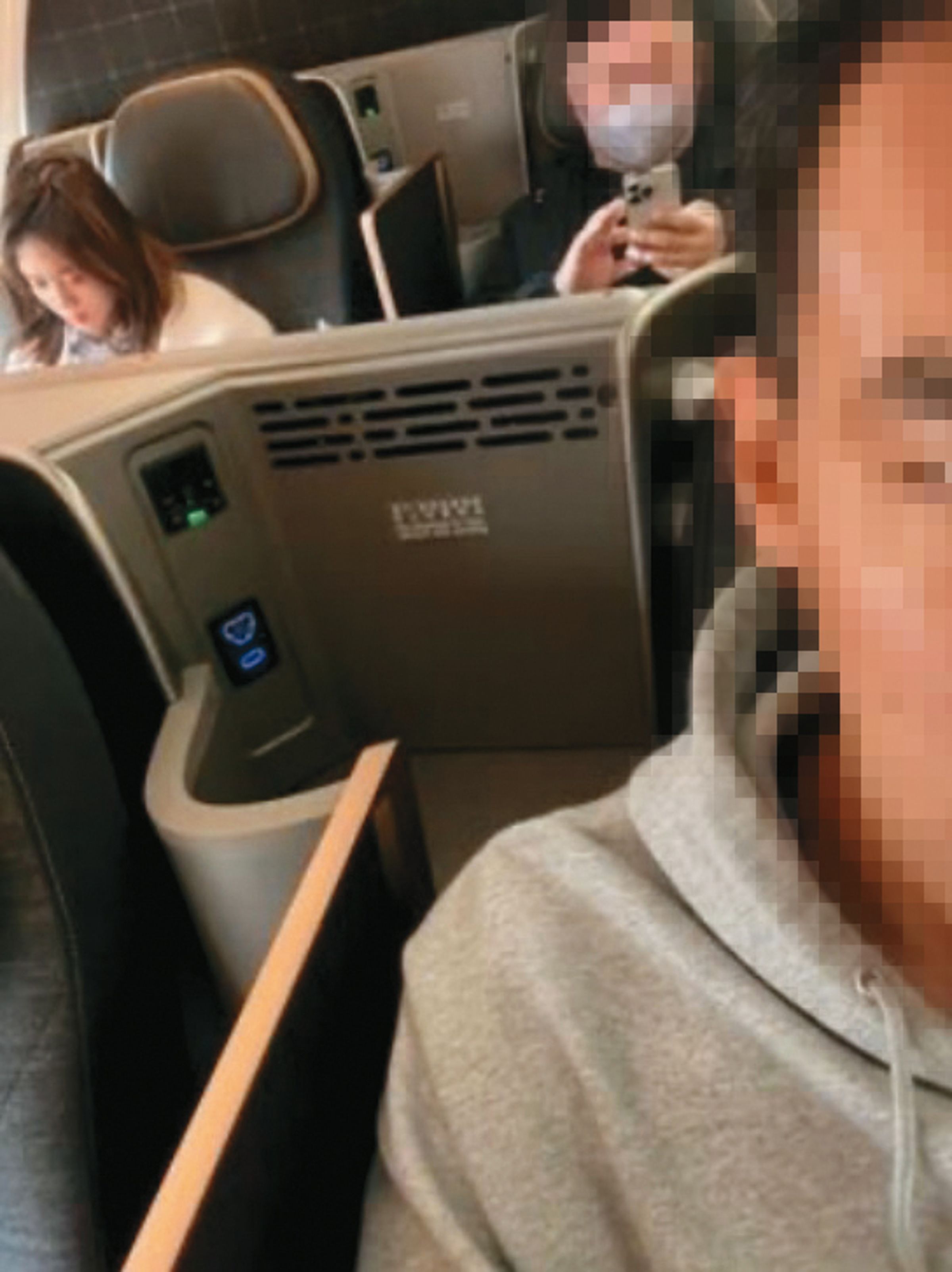 林千又（左）矢口否認跟賴姓富商（右）的關係，但日前兩人又被拍得出國旅遊，同搭商務艙。（讀者提供）