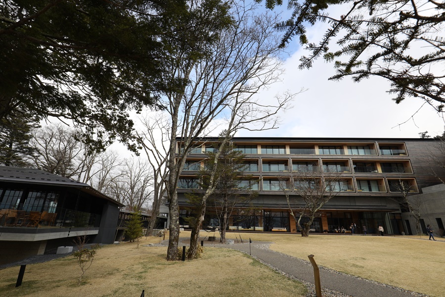 「日光麗思卡爾頓酒店」在疫情期間開幕，算是這一帶比較新穎的住宿選擇。