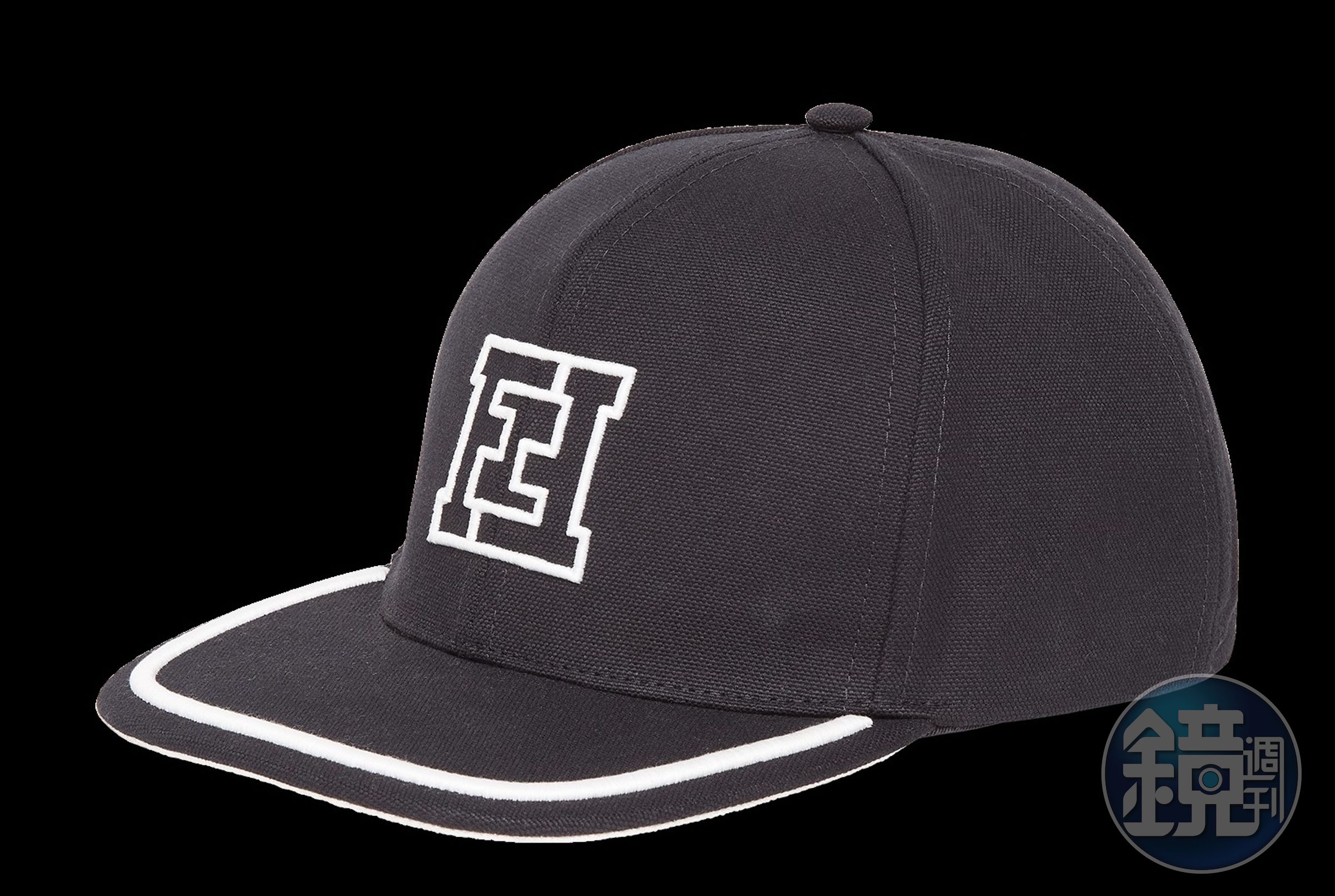 FF logo黑色球帽飾有白色緄邊，充滿濃濃的校園運動風。〈FENDI提供〉