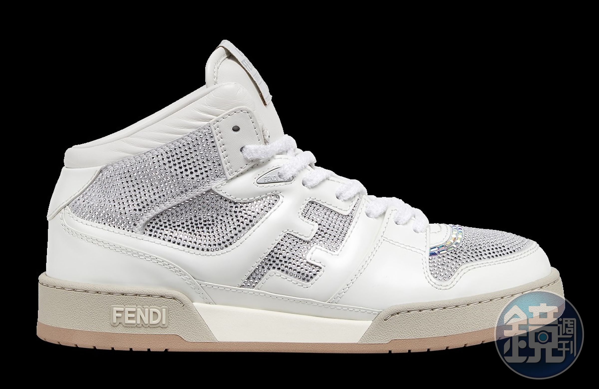 FENDI Match高筒運動鞋全白色鞋身上飾有水晶。〈FENDI提供〉