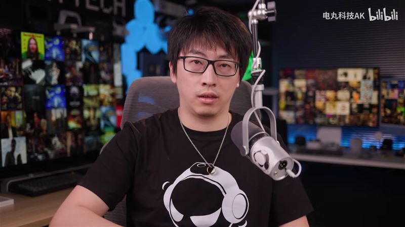 中國的影音創作者「電丸科技AK」因為申請美簽證不通過，開直播抱怨，最後演變成惱羞狂罵台灣觀眾。（圖截自嗶哩嗶哩）