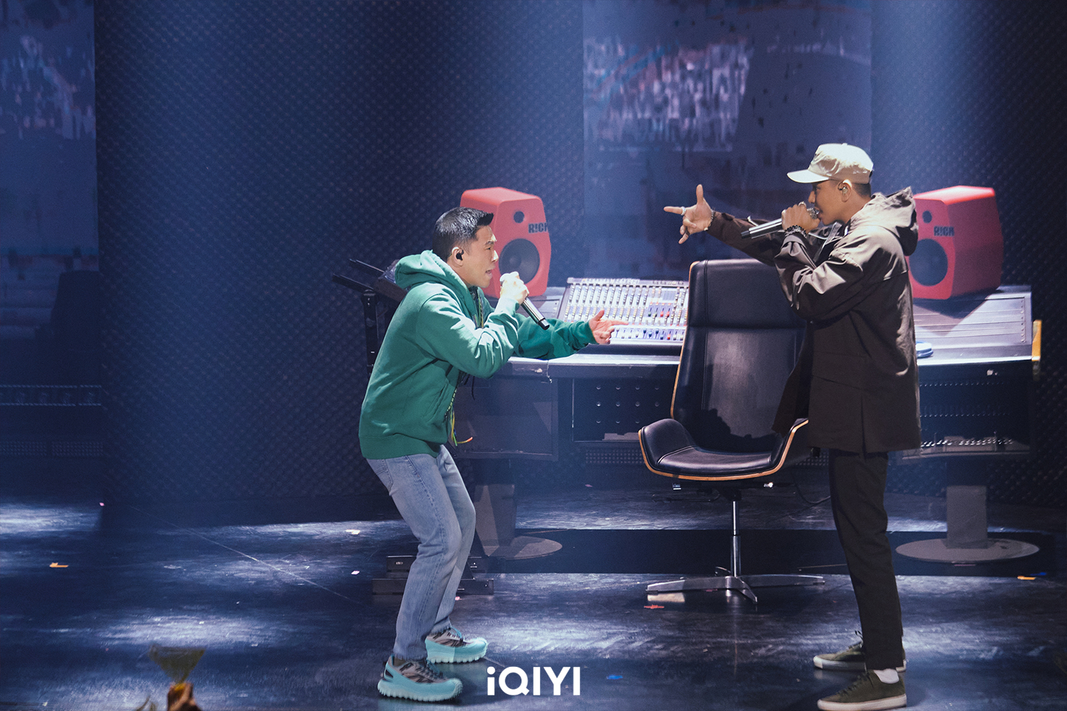 歐陽靖和瘦子選唱改編〈祖先〉贏得2對2優勝。（愛奇藝國際站提供）