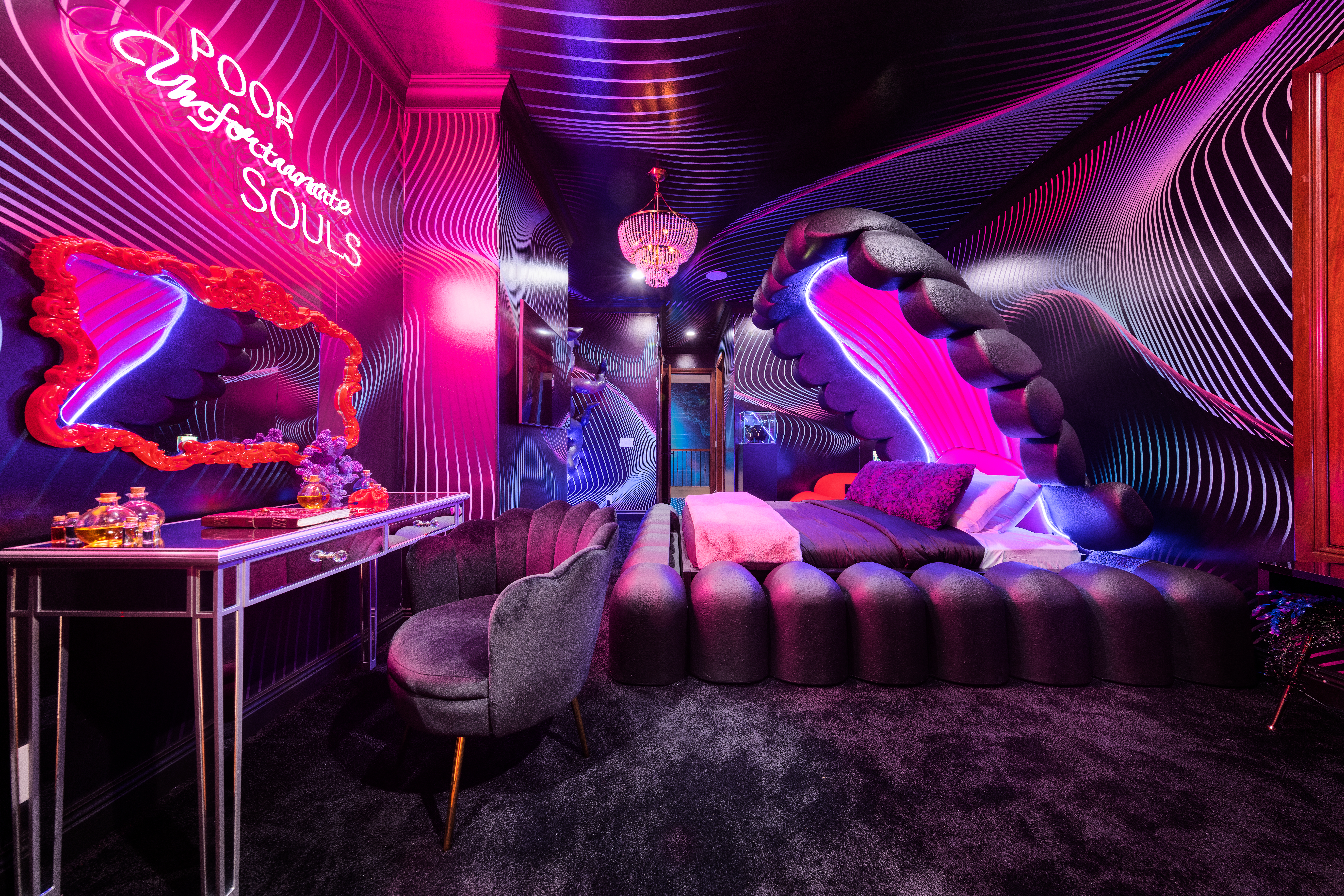 這間毫無疑問,是烏蘇拉的房間。(Booking.com提供)