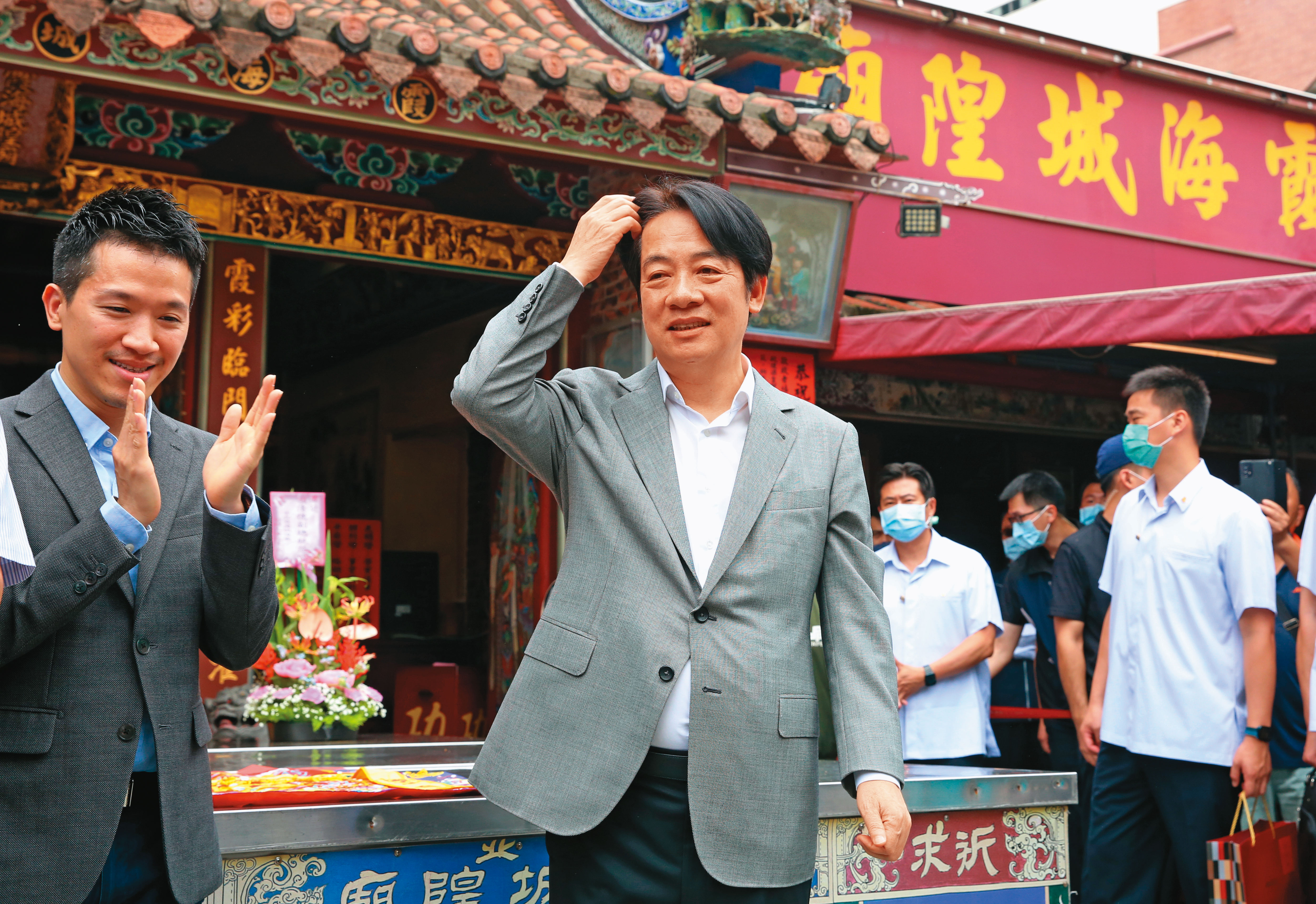 從髮型、穿著、思維到談話，對年輕人來說，賴清德就是個無聊、嚴肅、既不有趣也不感人的政治人物，像是活在平行時空的生物。