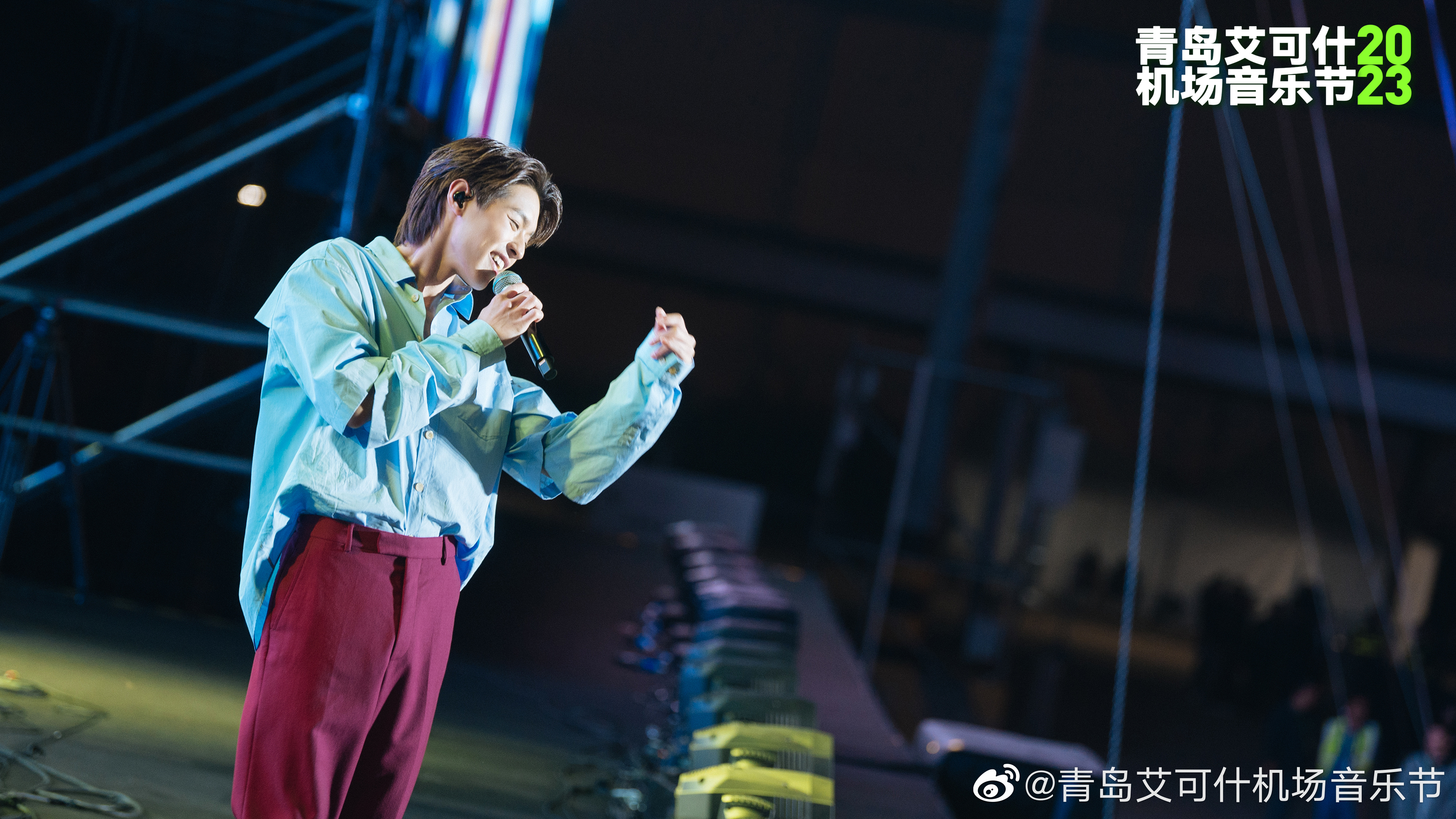 Billkin用中文說「我很愛你們」，讓粉絲聽得心都融化了。（翻攝青島艾可什機場音樂節微博）