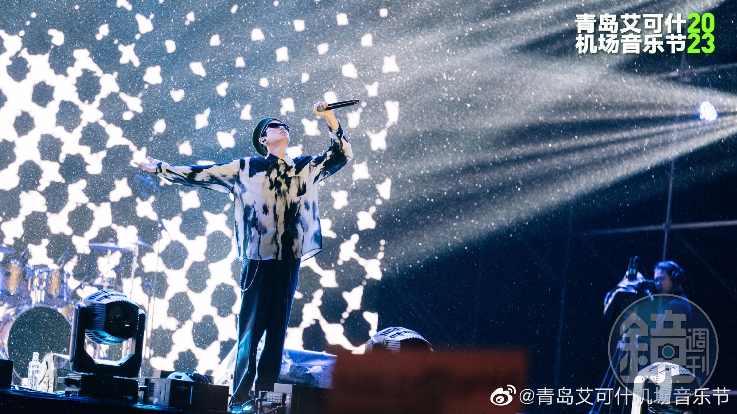 原訂40分鐘表演，Tablo僅演唱20分鐘就結束讓歌迷傻眼。（翻攝青島艾可什機場音樂節微博）
