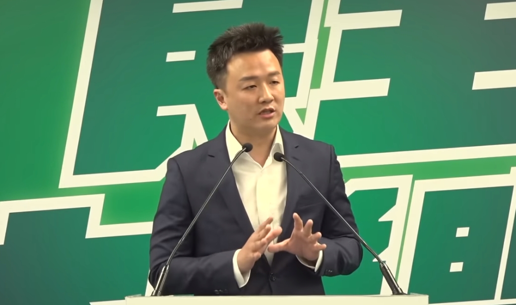 李正皓獲得民進黨禮讓參選新北市永和區立委，引發綠營基層反彈。（翻攝自民進黨YouTube）