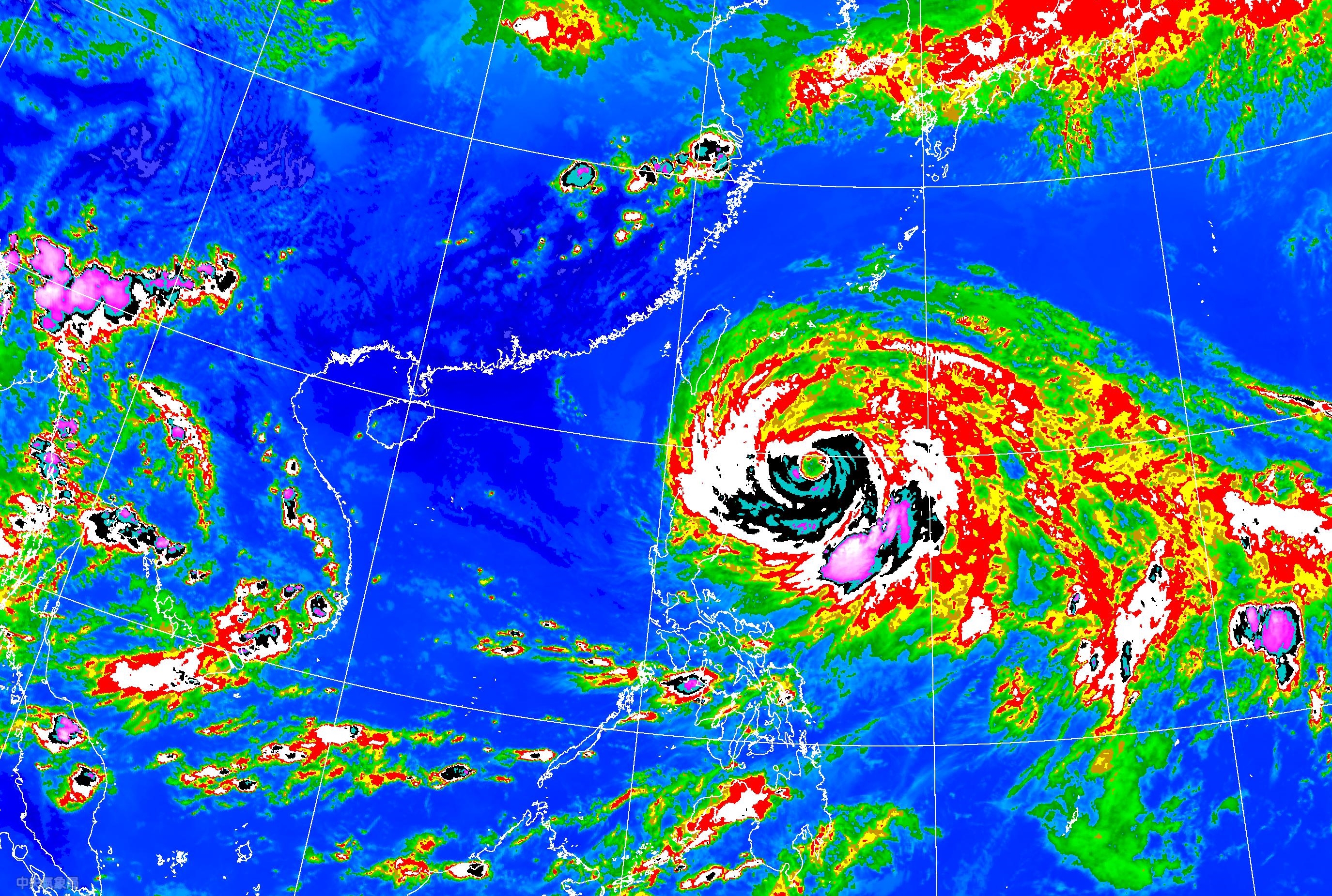 中颱「瑪娃」逼近，消防署提醒，長浪易受地形影響成瘋狗浪，會造民眾落海傷亡，故提醒切勿觀浪。（中央氣象局提供）