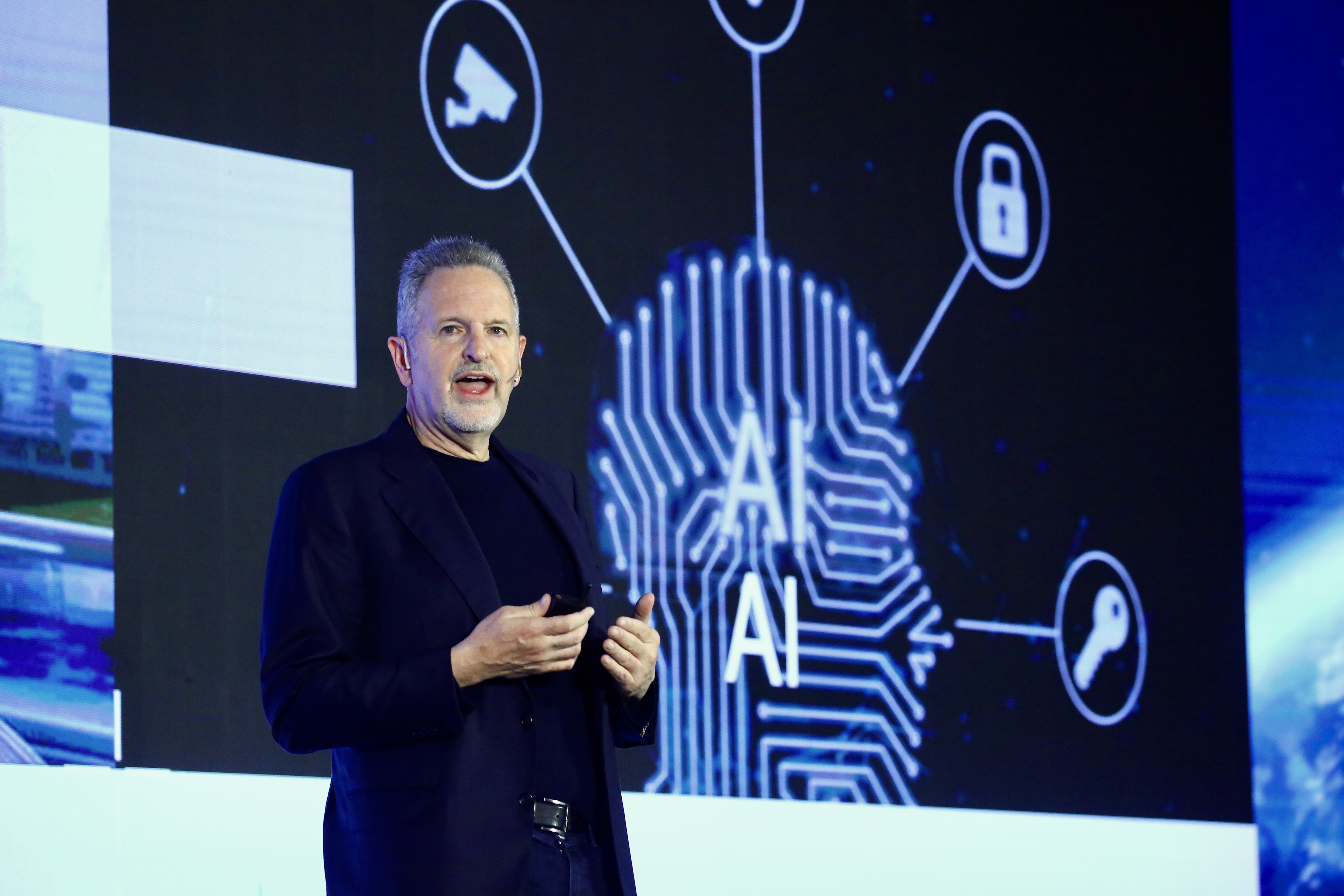 行動處理器晶片設計龍頭安謀（ARM）執行長Rene Haas今年第17次參加台北國際電腦展，樂觀看待生成式AI未來。