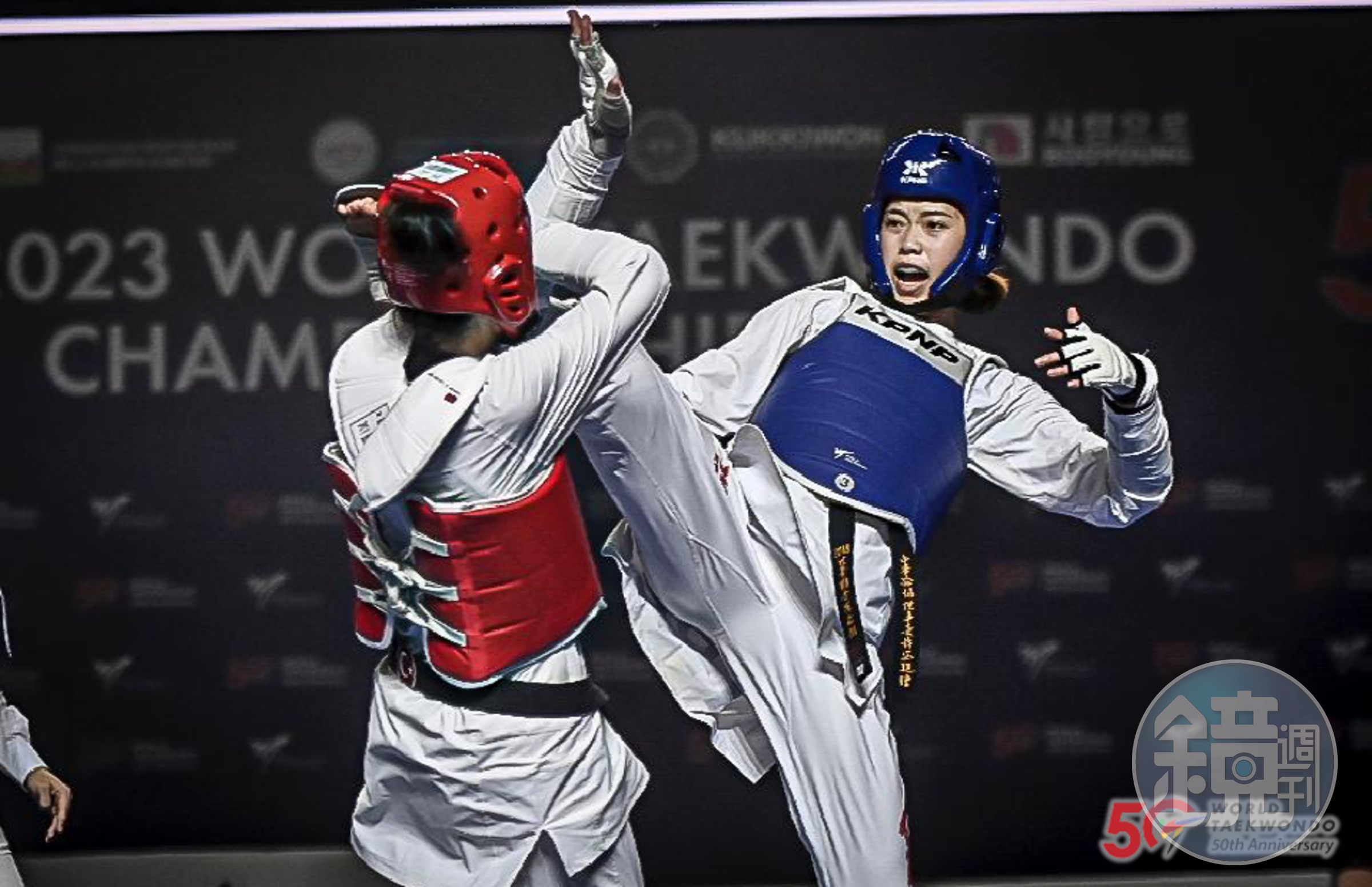 羅嘉翎（右）奪得跆拳道世錦賽銀牌。（翻攝World Taekwondo官網）
