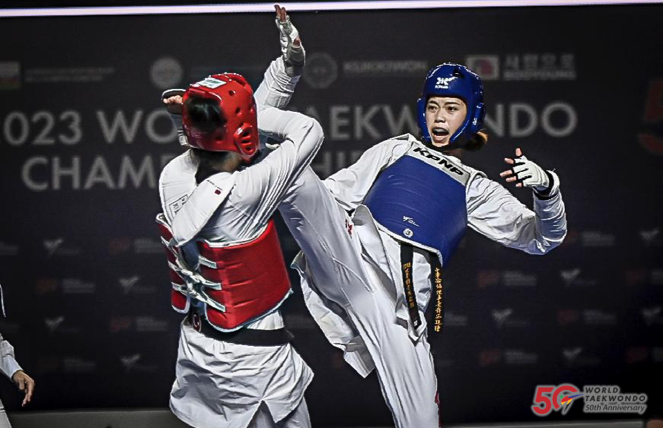 羅嘉翎（右）奪得跆拳道世錦賽銀牌。（翻攝World Taekwondo官網）