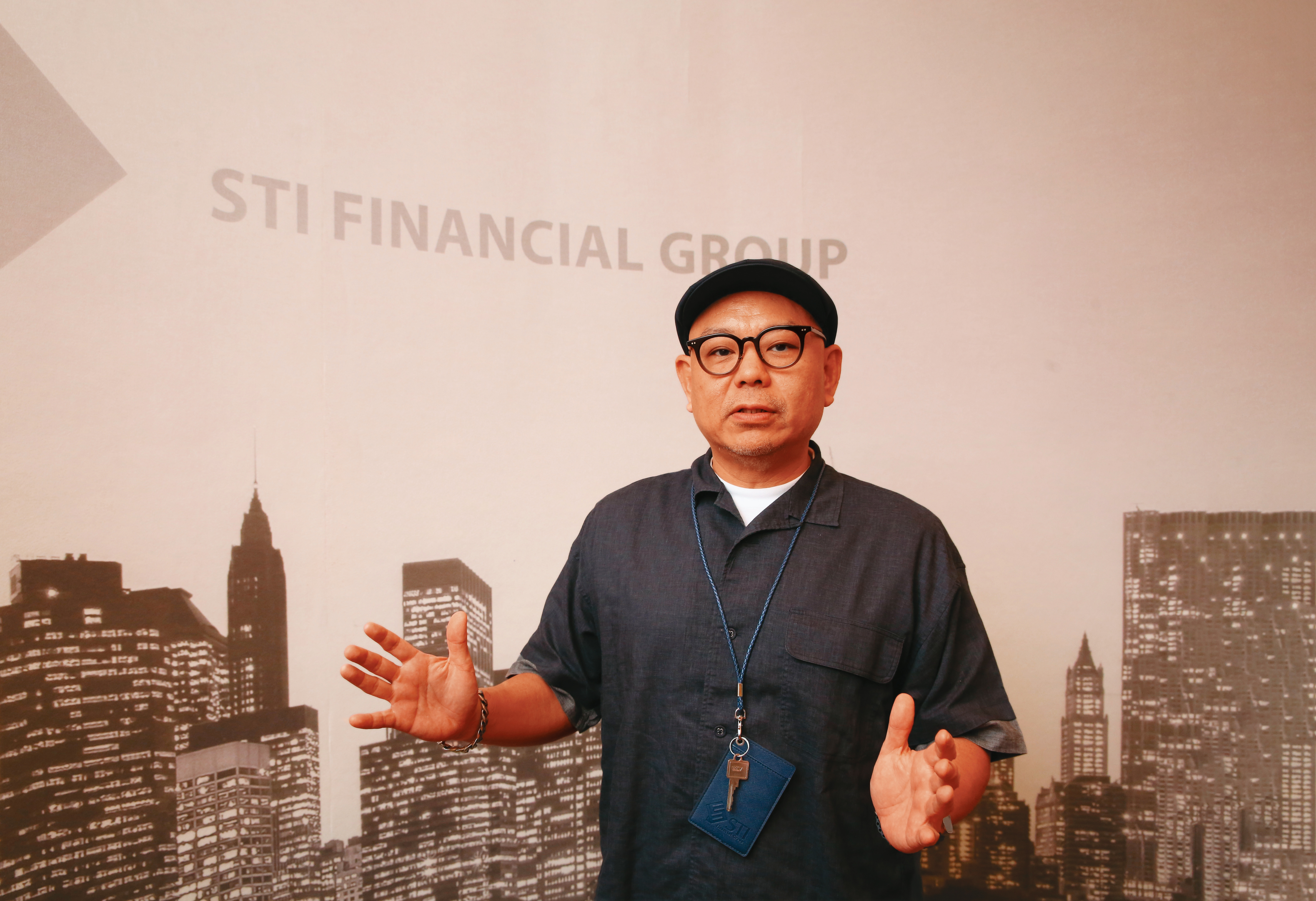 澳豐負責人董身達現身受訪，強調自己僅掛名人頭，錢不在他手上。