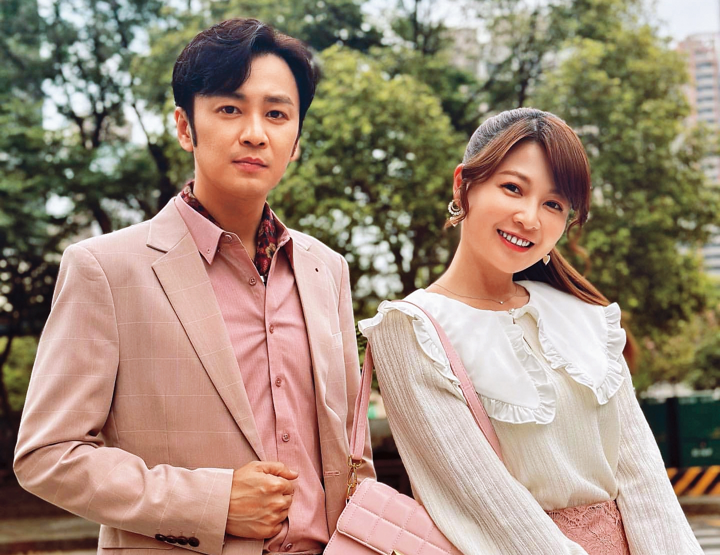 謝京穎（右）近來換愛張書偉（左），留下張書偉的好哥兒們、前緋聞對象許仁杰，與他經營得頗失敗的夫妻關係。（翻攝自謝京穎IG）