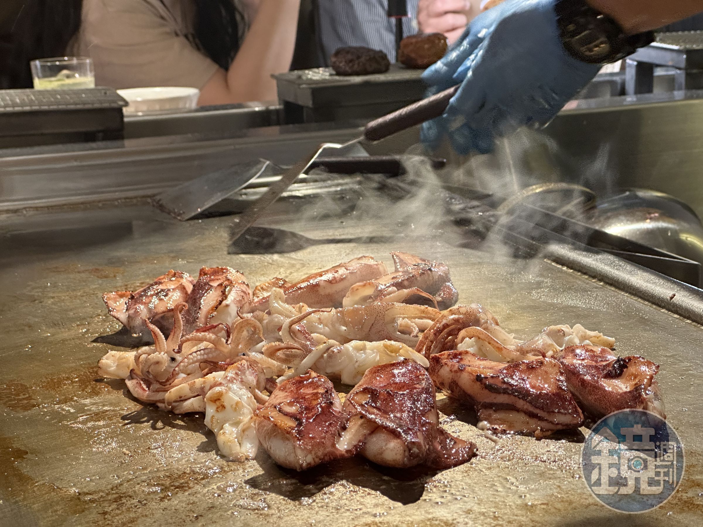 「東港炭烤小卷」鮮度不錯,口感脆彈甜美。(450元/份、2尾)
