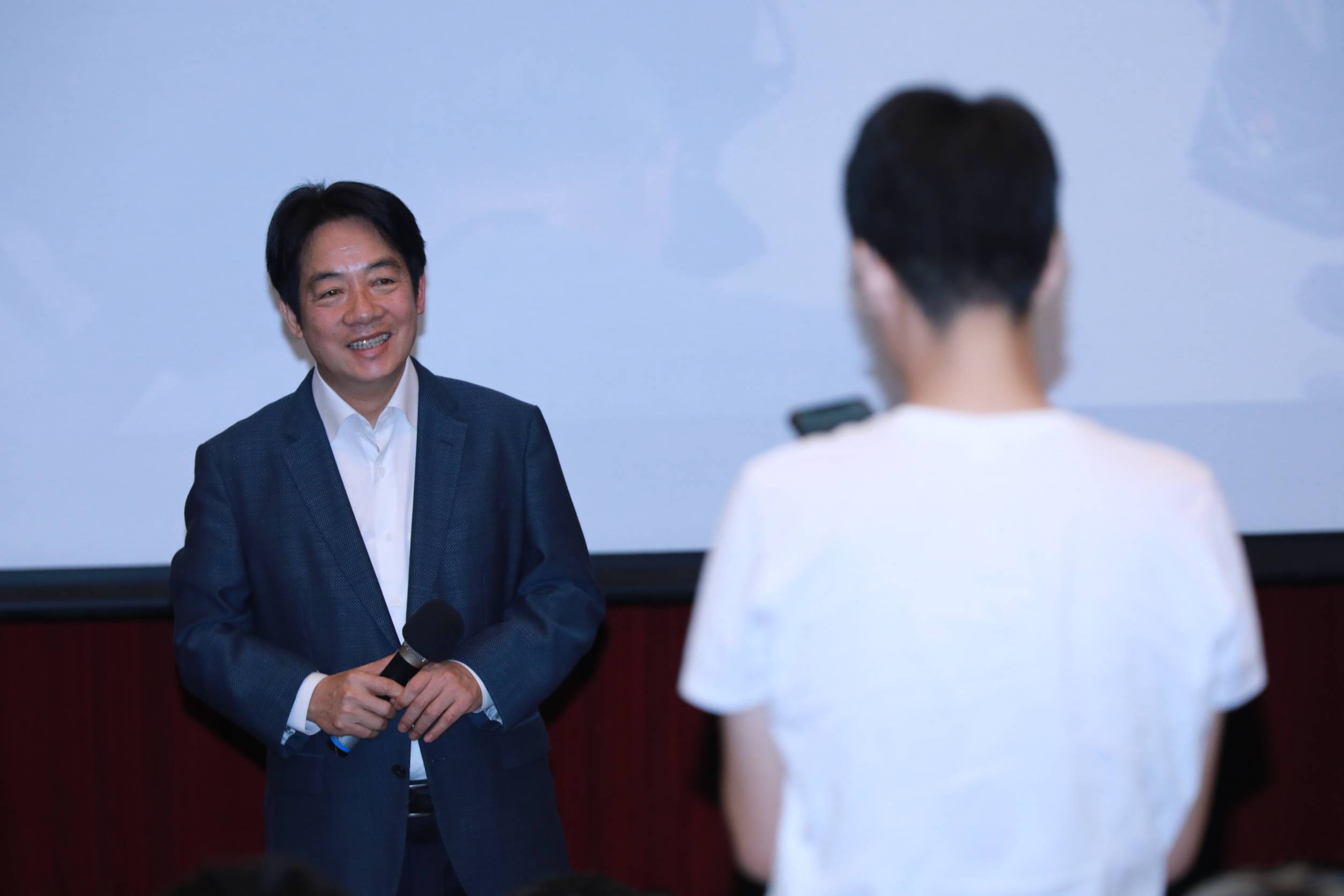 賴清德近日在各大校園與青年學子互動，分享自己對台灣的願景與想法。（本刊資料照）