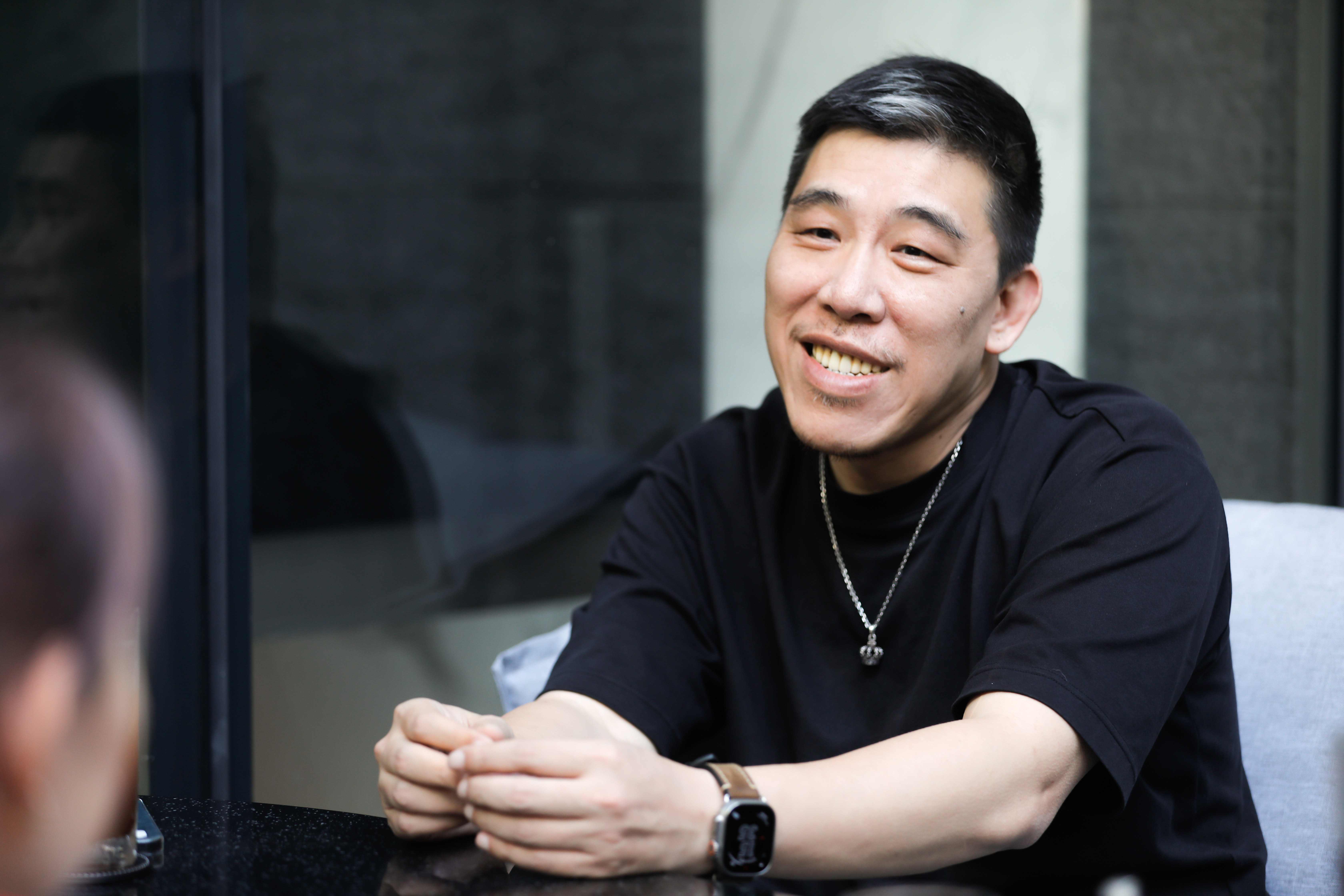 必應創造執行長周佑洋指演唱會是個「爆肝」的工作。