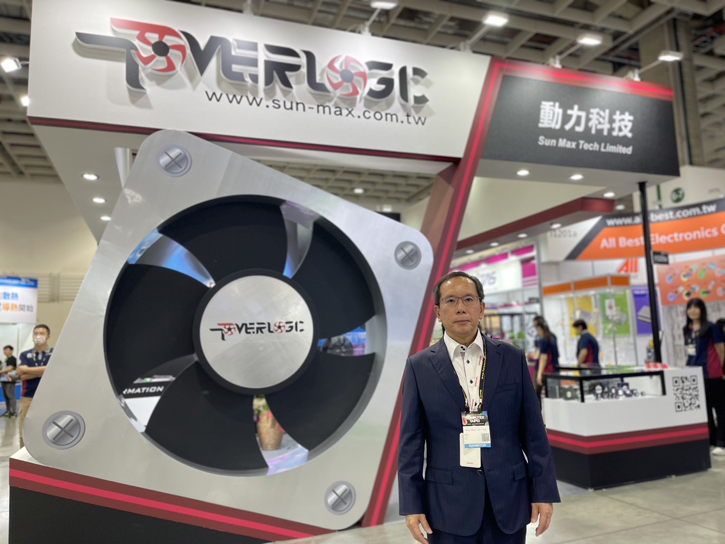 動力科技董事長許文昉參加2023年COMPUTEX Taipei盛會，大秀多年來布局於散熱風扇領域所累積的研發實力。（動力科技提供）