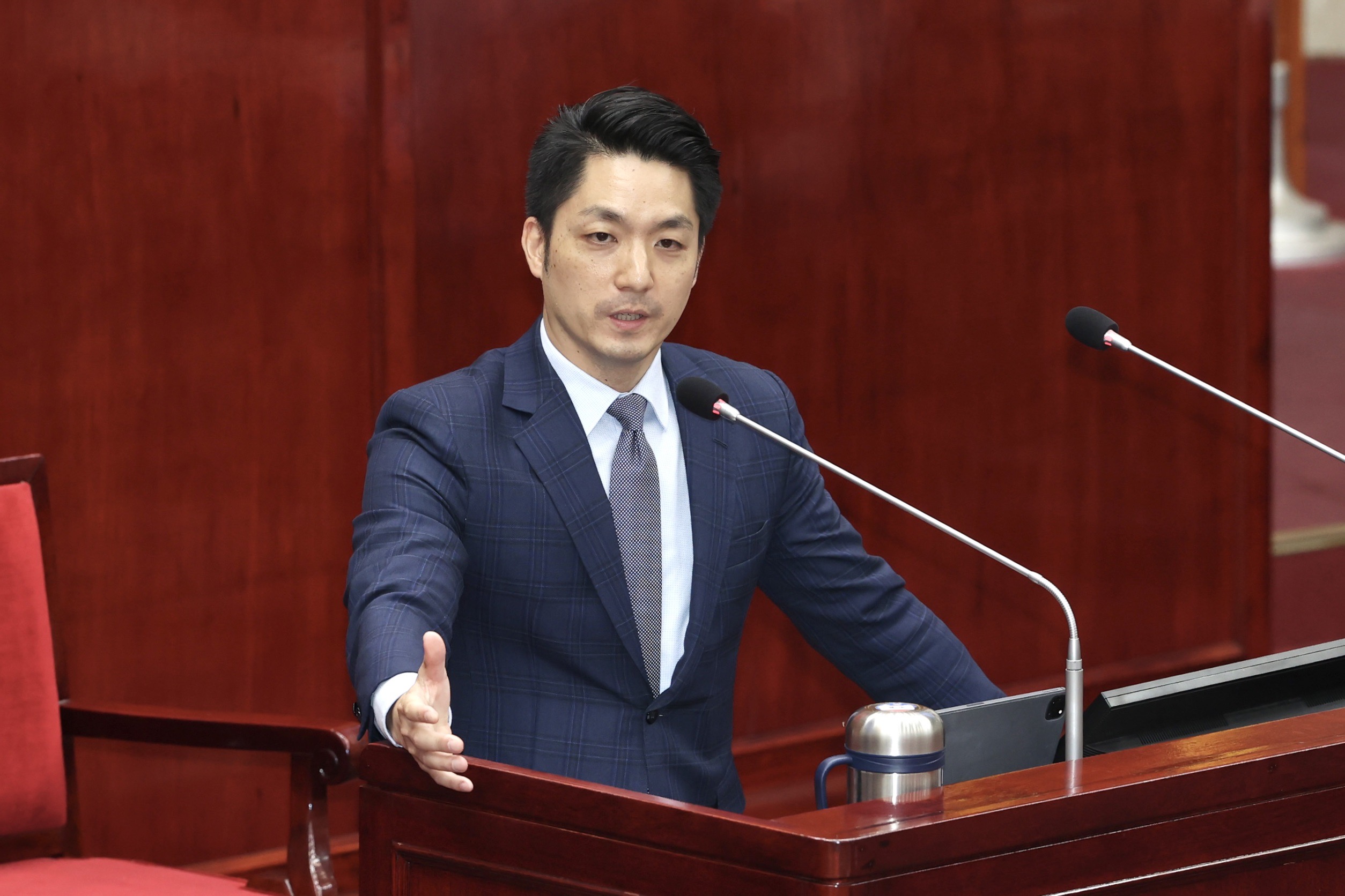 市議會質詢時，市長蔣萬安（圖）被問及關於推派北農人事的問題，他強調目前人事沒有確定，還在討論階段。