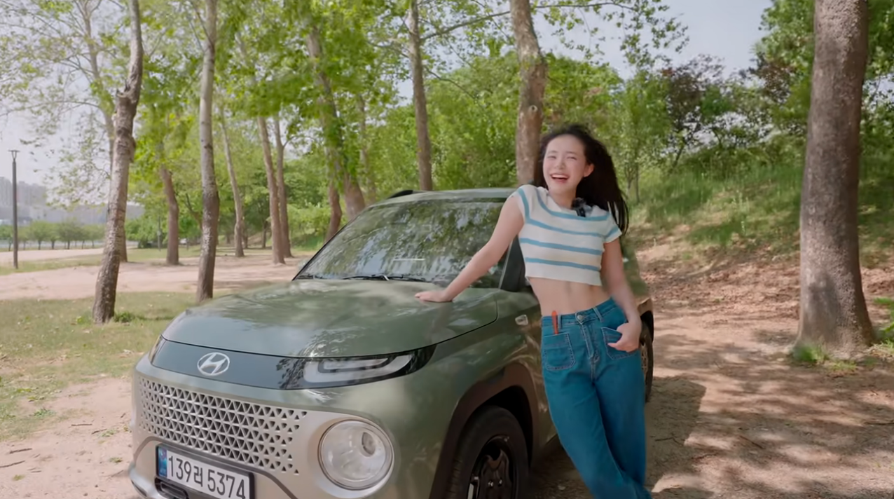 李多慧新車是自己最愛的綠色。（翻攝이다혜YouTube）