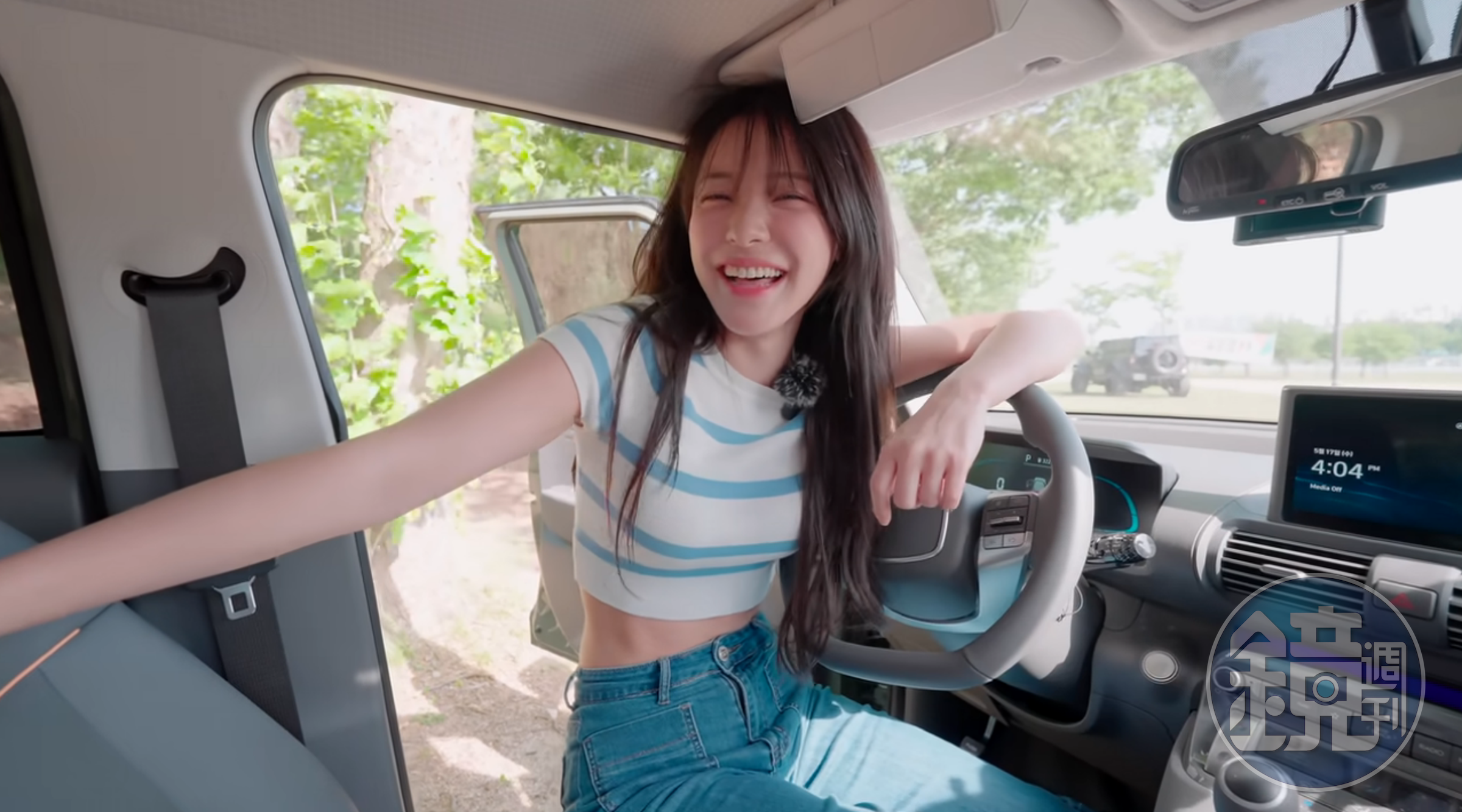 李多慧買了新車，對新車非常滿意。（翻攝이다혜YouTube）