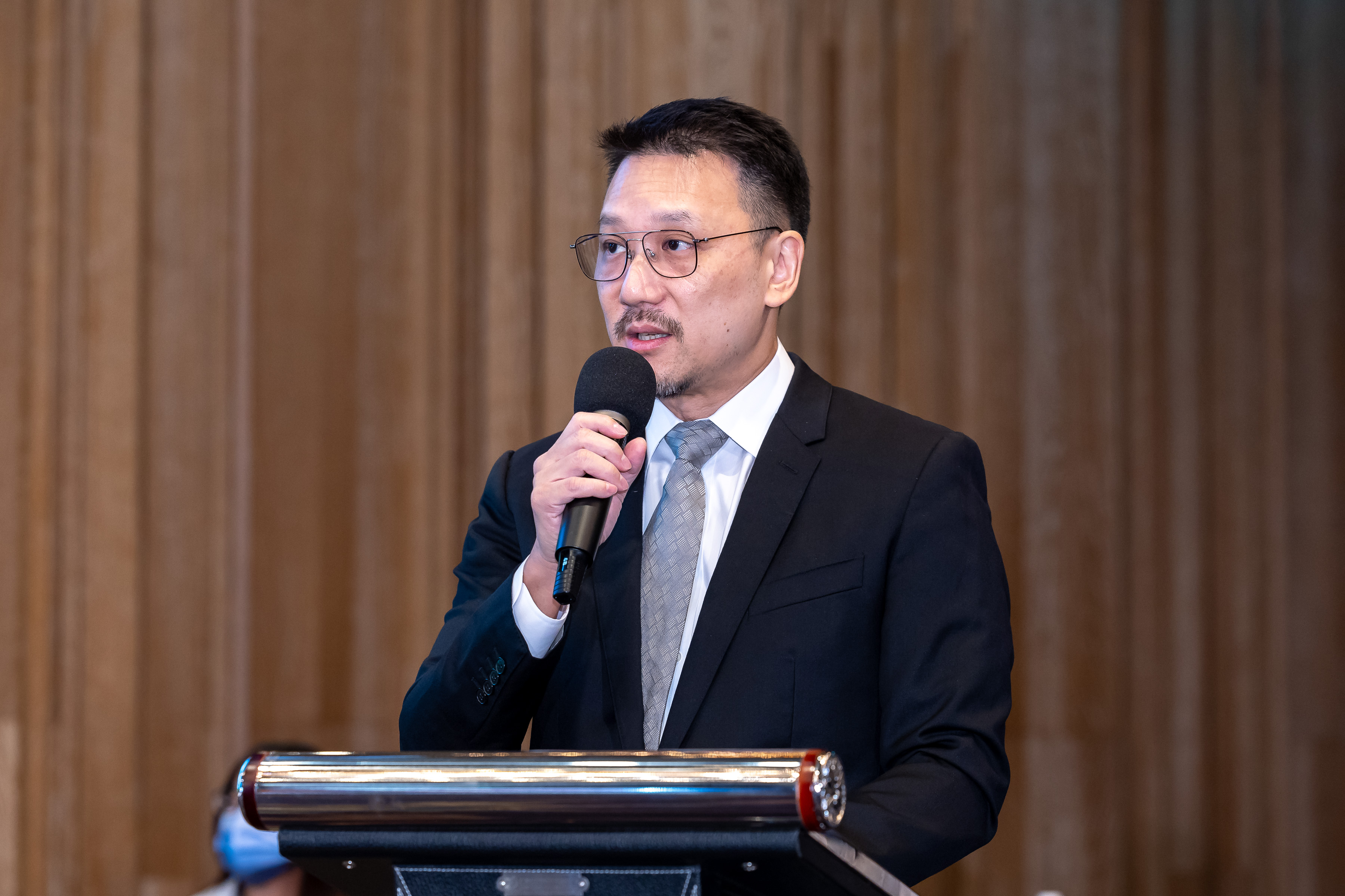 嘉泥董事長張剛綸表示，今年可以說是嘉泥轉型旅宿服務業關鍵一年。（嘉泥提供）