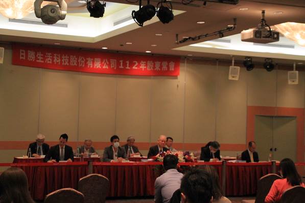 日勝生董事長林榮顯會後受訪時說，看好剛性需求，跟著政府政策走即可。（日勝生提供）