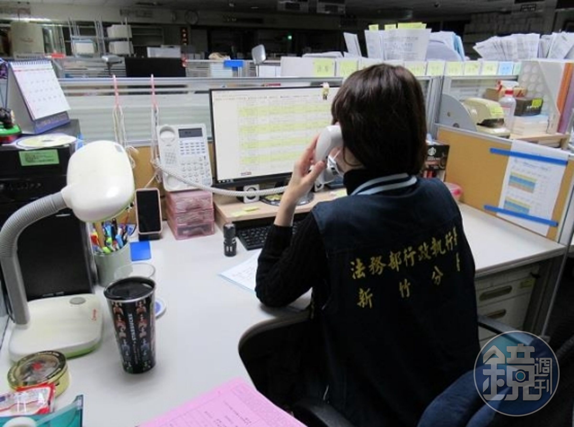新竹分署與義務人談判。（示意圖，法務部行政執行署新竹分署提供）