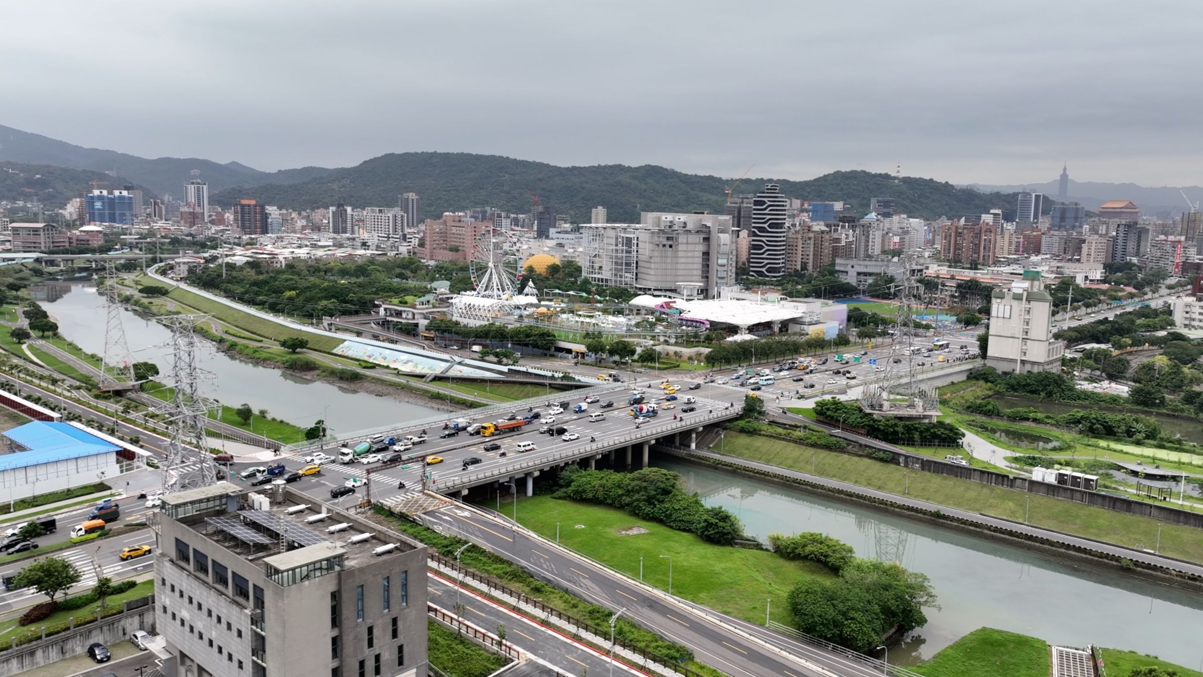 三重與士林原先已是一橋之隔,2031年後捷運只需三站即可抵達,相當便利,對一般自住、投資客來說,三重房價相當有競爭力。