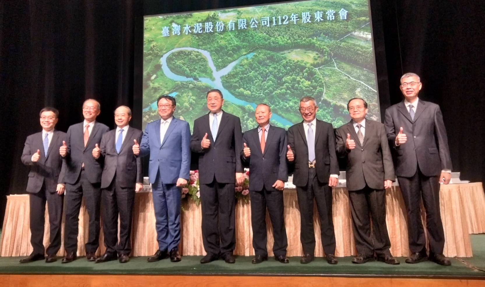 台泥張安平今日在股東會上強調，台泥正往對的方向前進，且會照顧股東，給股東合理利潤。