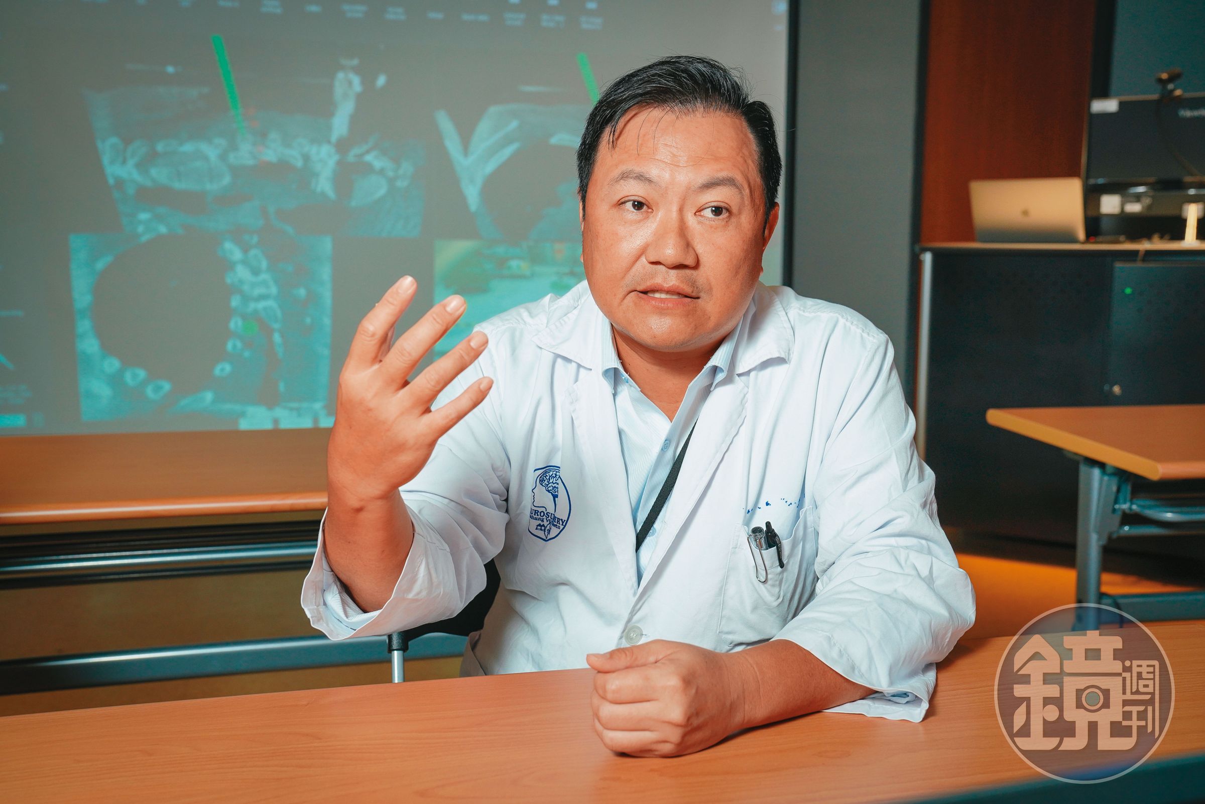 台中榮總神經外科主任楊孟寅以實際執刀的經驗表示，AR讓醫師彷彿有一雙透視眼。