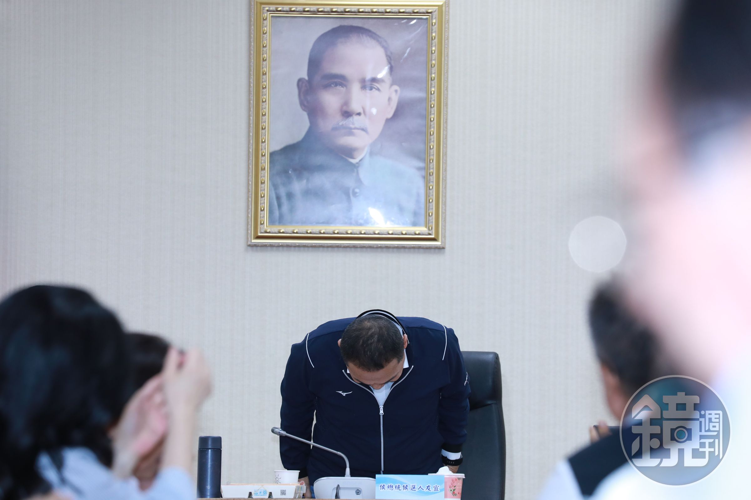 侯友宜於致詞時一共三次向在場的國民黨立委鞠躬致謝。