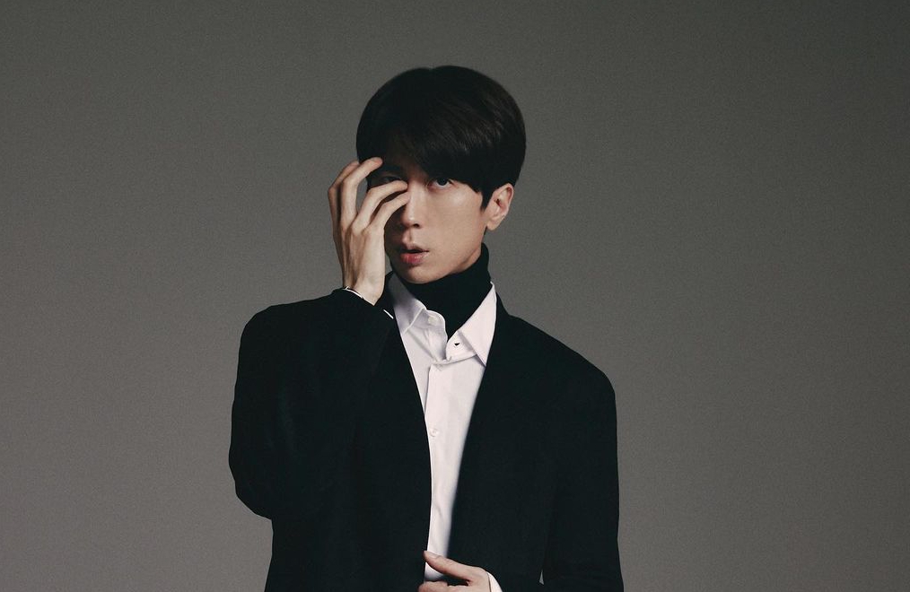 韓國元祖偶像男團成員李在元，近日透過《孝子村2》分享了他的祖父因打仗與家人分開52年的故事。（翻攝李在元IG）