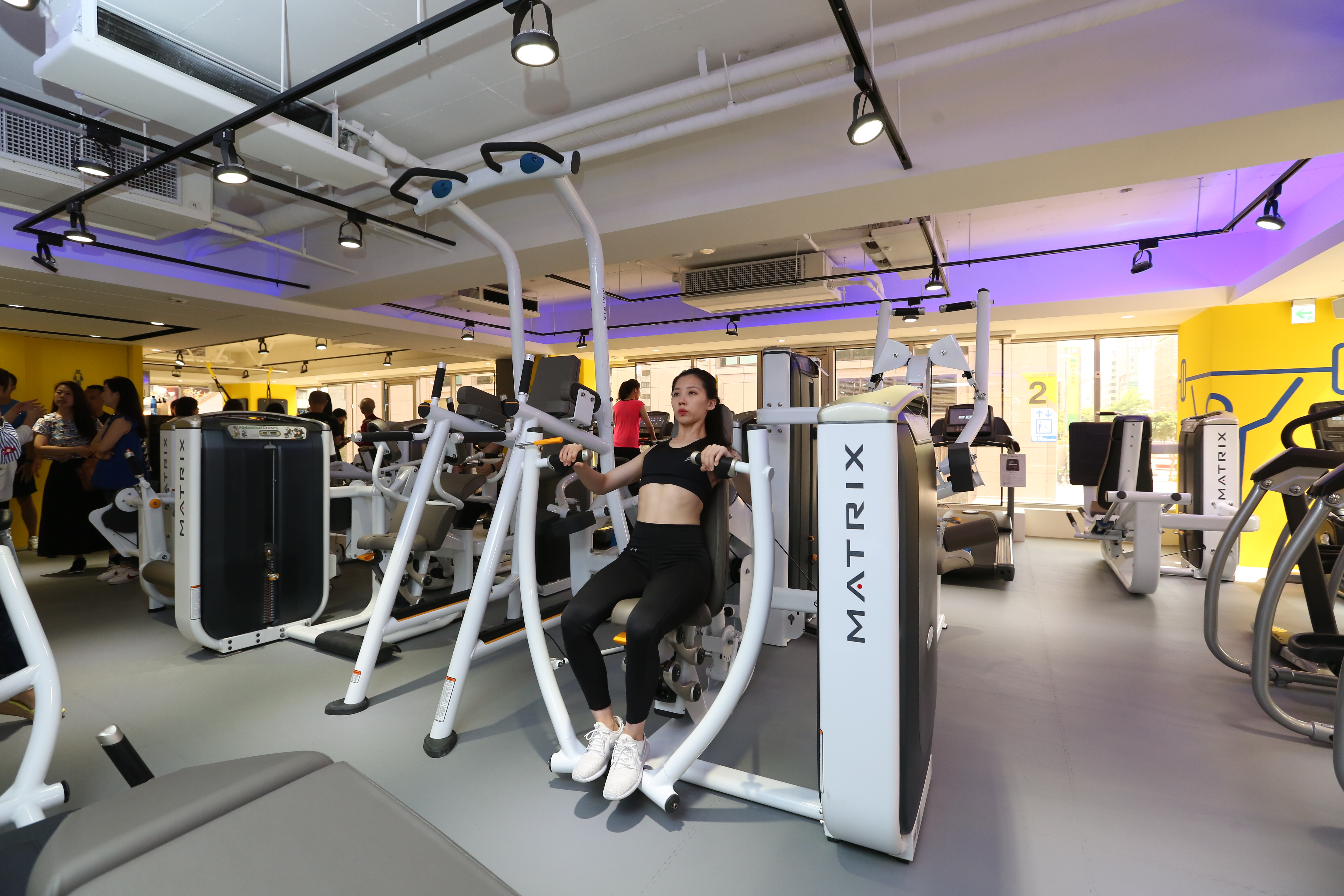 青春動滋券明天上午10點開放16至22歲民眾登記，合作店家可至動滋網查詢。（示意圖，本刊資料照）