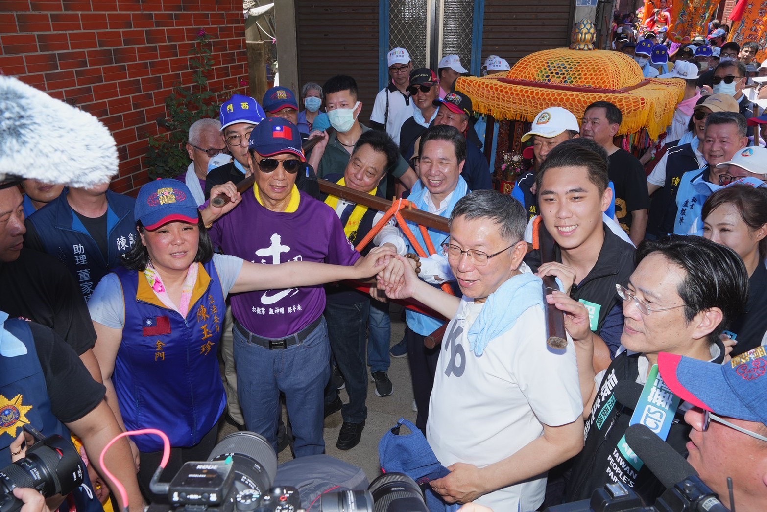 金門縣議長洪允典因表態挺郭台銘，遭國民黨提醒審慎發言，今天受訪直接開嗆。（民眾黨提供）