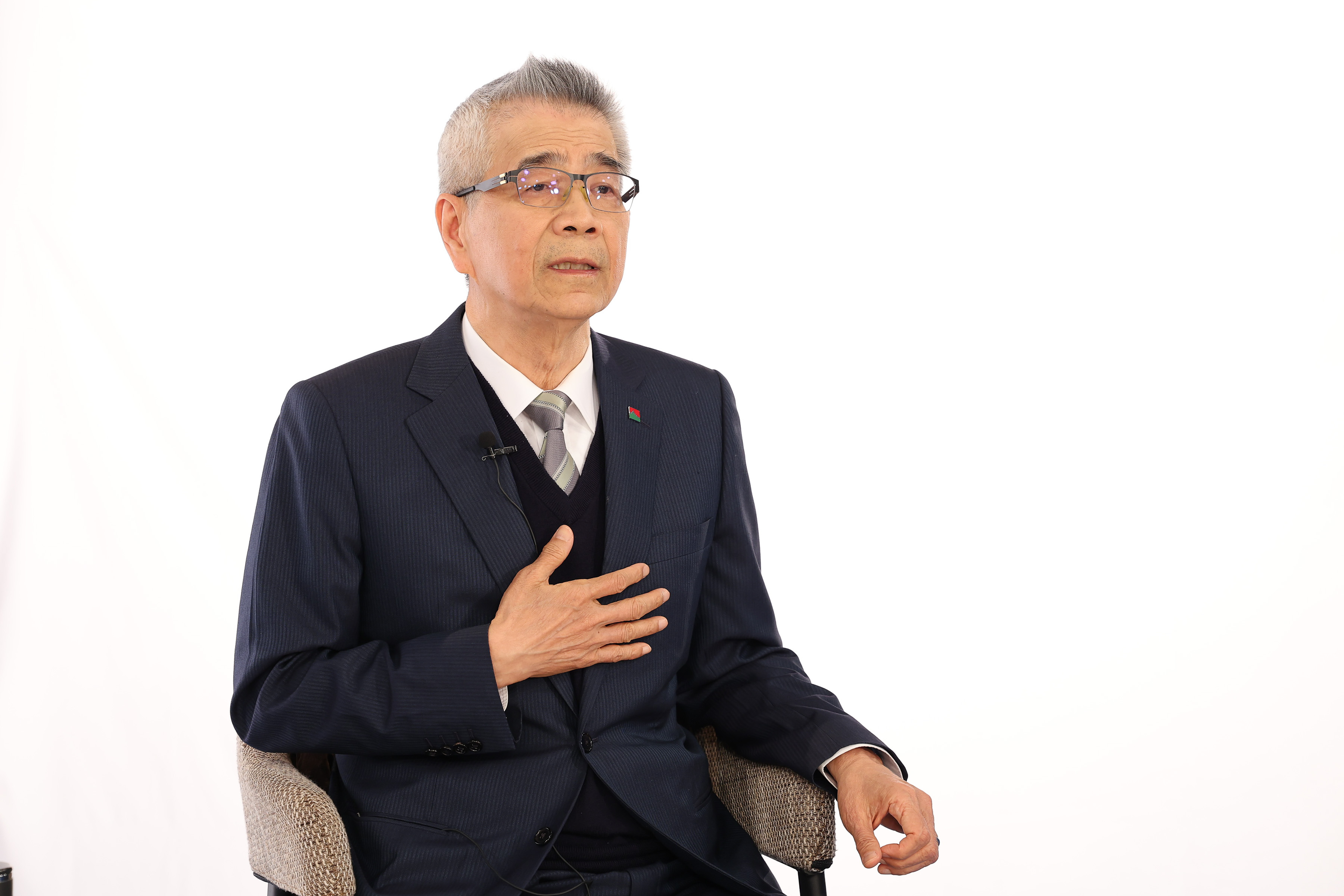 信義房屋創辦人周俊吉於大愛台仁心慧語節目分享屢獲消費者肯定的關鍵是「心中有他人」。（信義房屋提供）