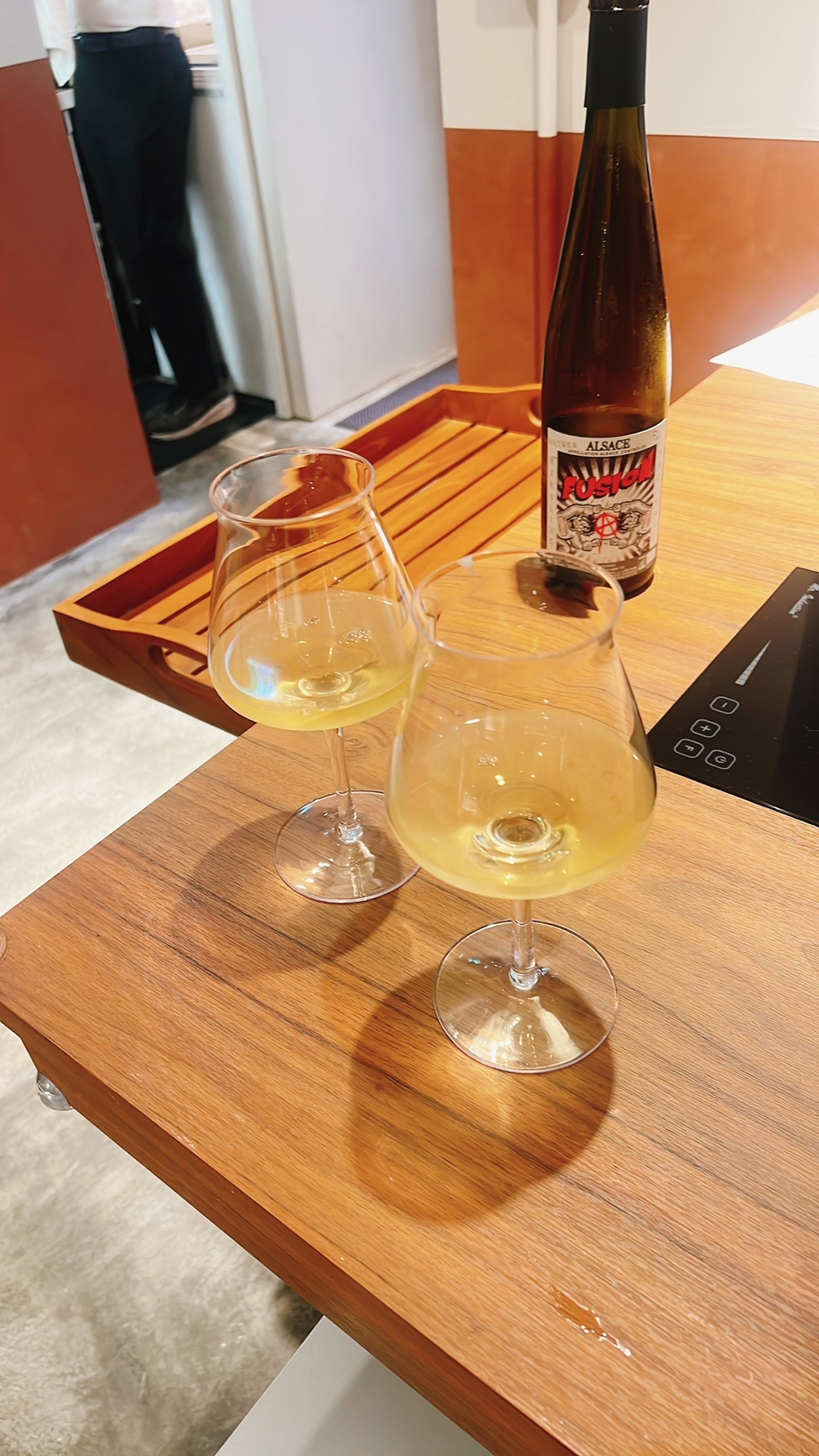炎熱的夏天來一杯冰涼的自然酒,非常暢快。