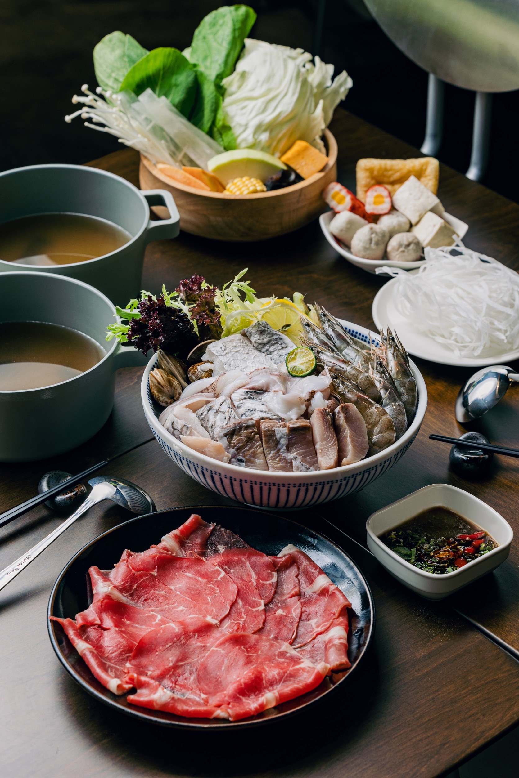 雙人A套餐的主菜有牛板腱等選擇。（1,500元／套，肉大人提供）