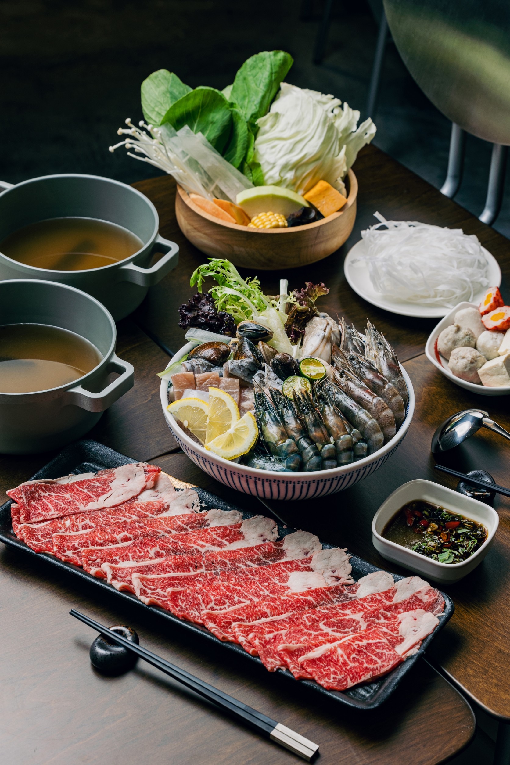 雙人B套餐的主菜可選牛翼板。（1,800元／套，肉大人提供）