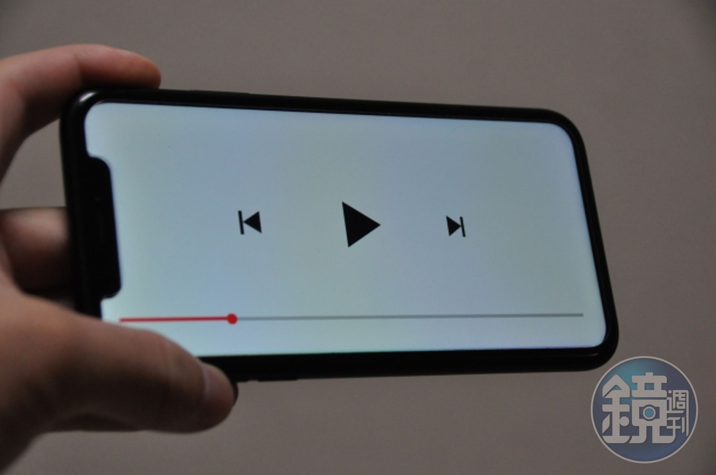 YouTube上「無畫面、無音樂」的純色背景影片竟超過千萬點閱。（示意圖，photoAC）
