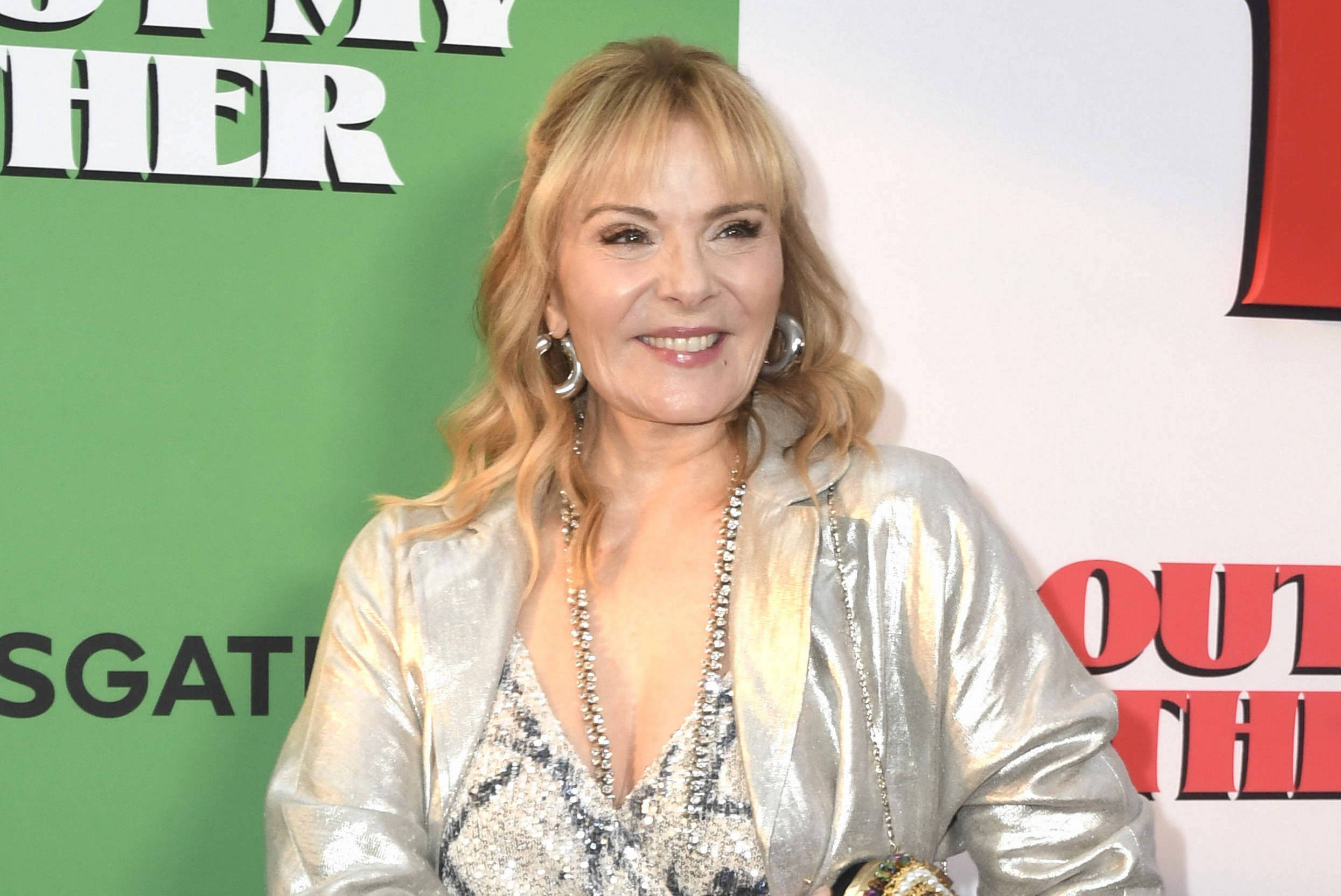 金凱特羅點頭扮演莎曼珊，但大家不要高興太早，因為她的客串戲份就只有她一個人，這不是什麼姊妹破冰大團圓。（東方IC）