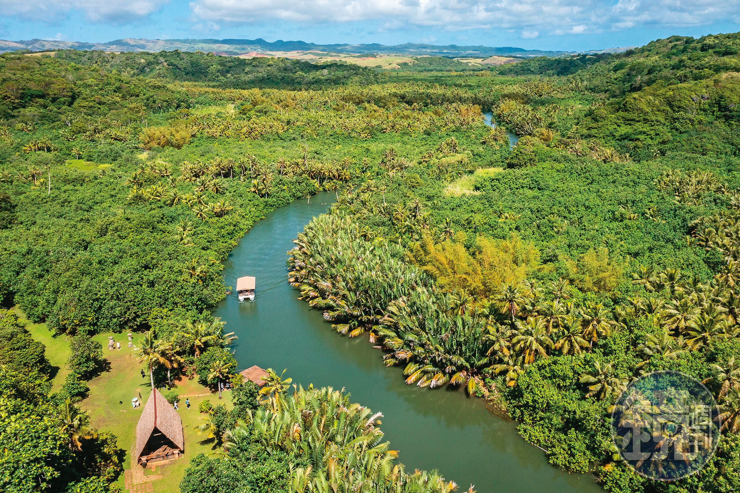 「拉提谷冒險公園（Valley of the Latte Adventure Park）」位於關島東南部的泰拉佛佛（Talofofo River）河畔旁。