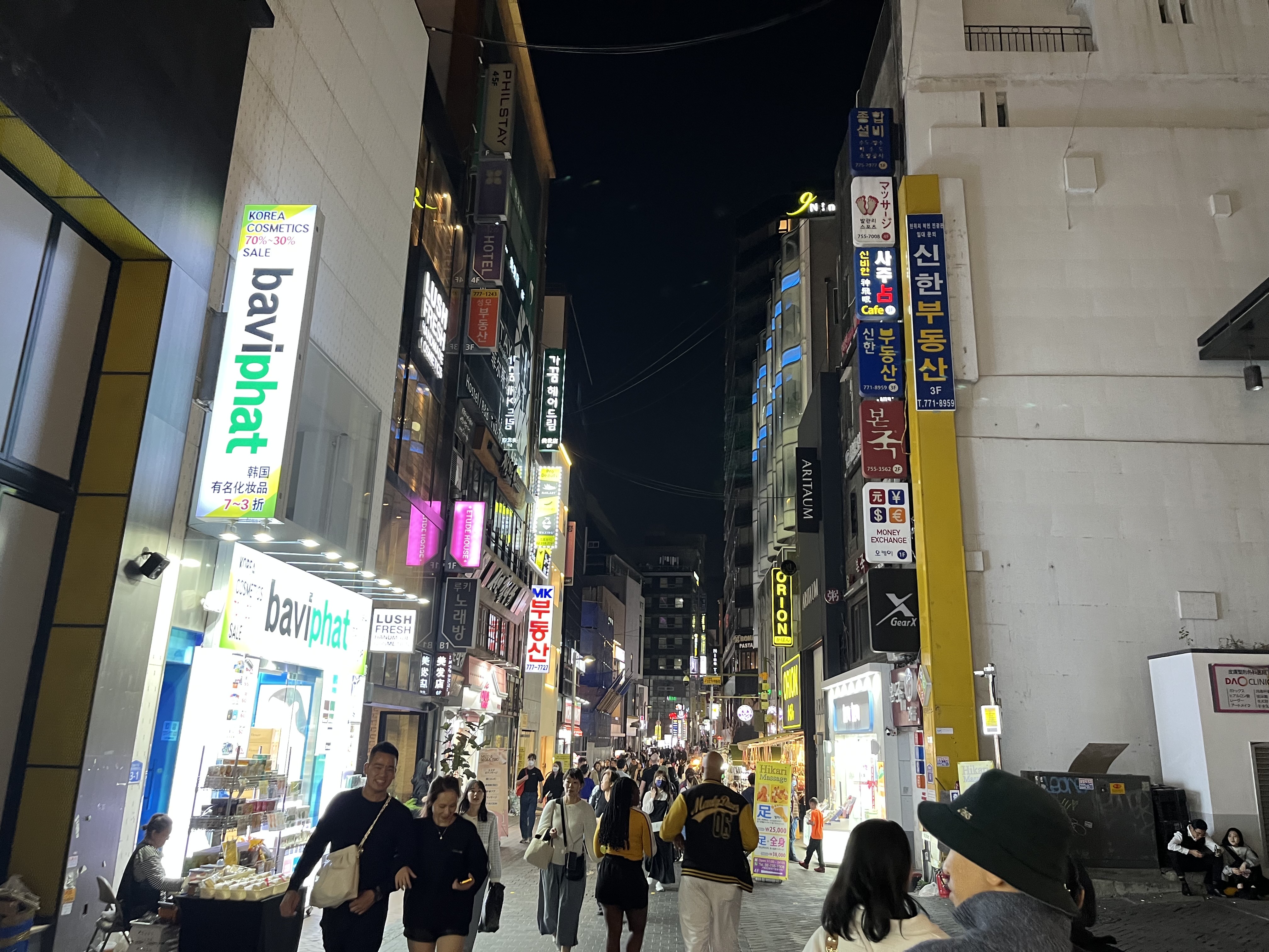 隨著國際對疫情警戒下調，觀光人潮逐漸回流的南韓也宣布相關鬆綁防疫措施。