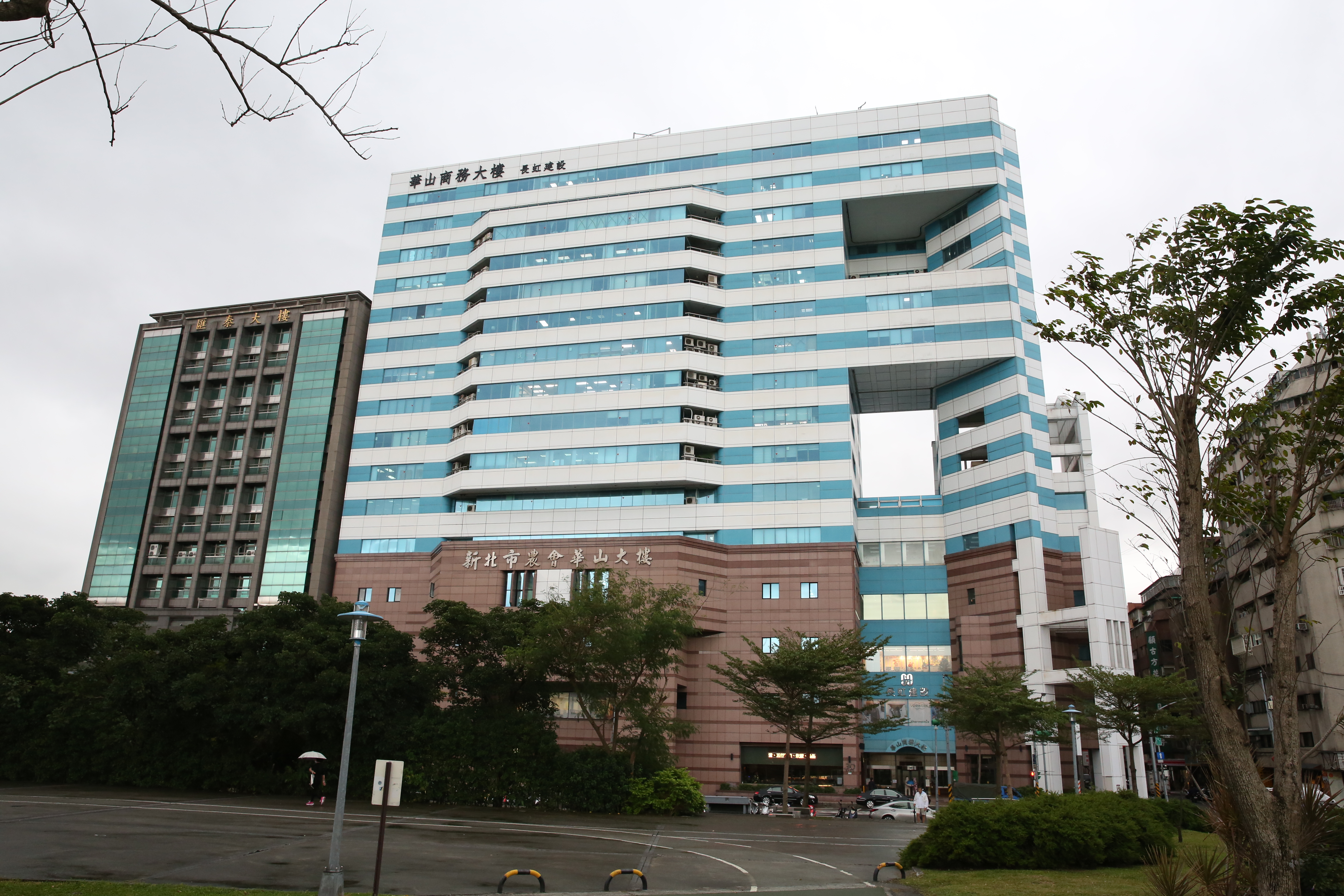 前黨工遭合作的導演性騷擾,嘆黨中央未妥善處理。圖為民進黨中央黨部大樓外觀。(本刊資料照)